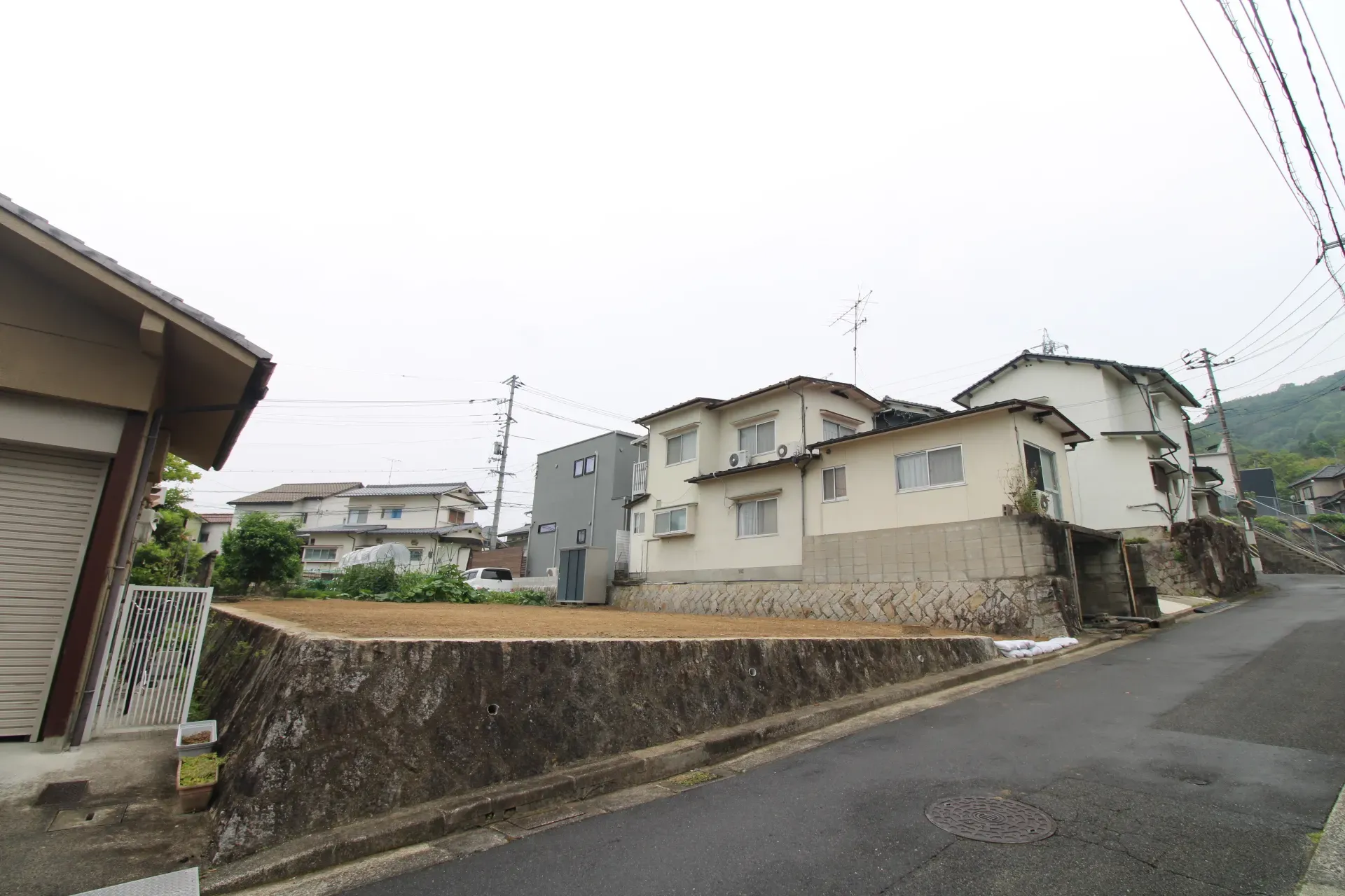 前面道路から見た宅地