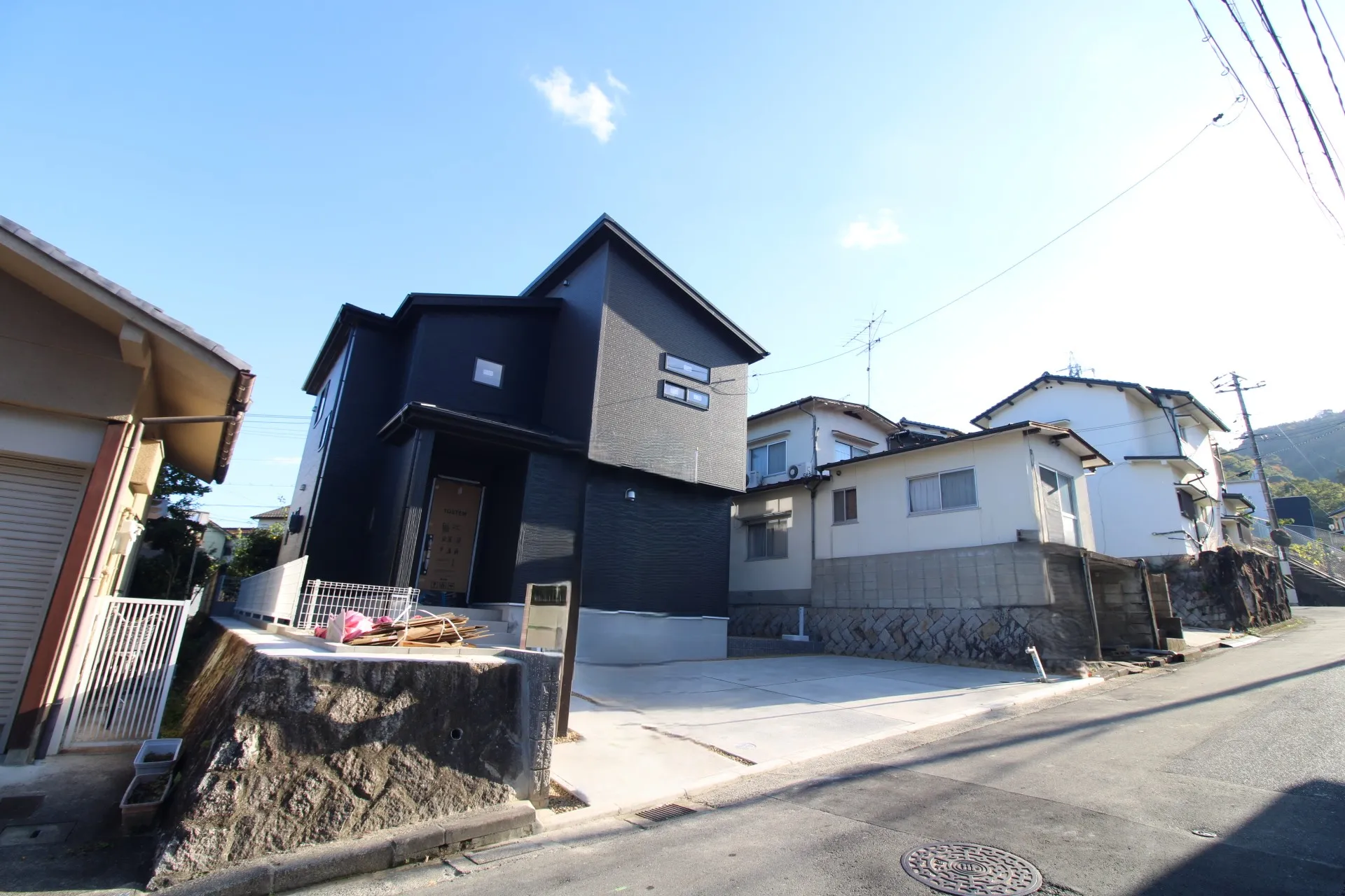 前面道路じゃら見た外観