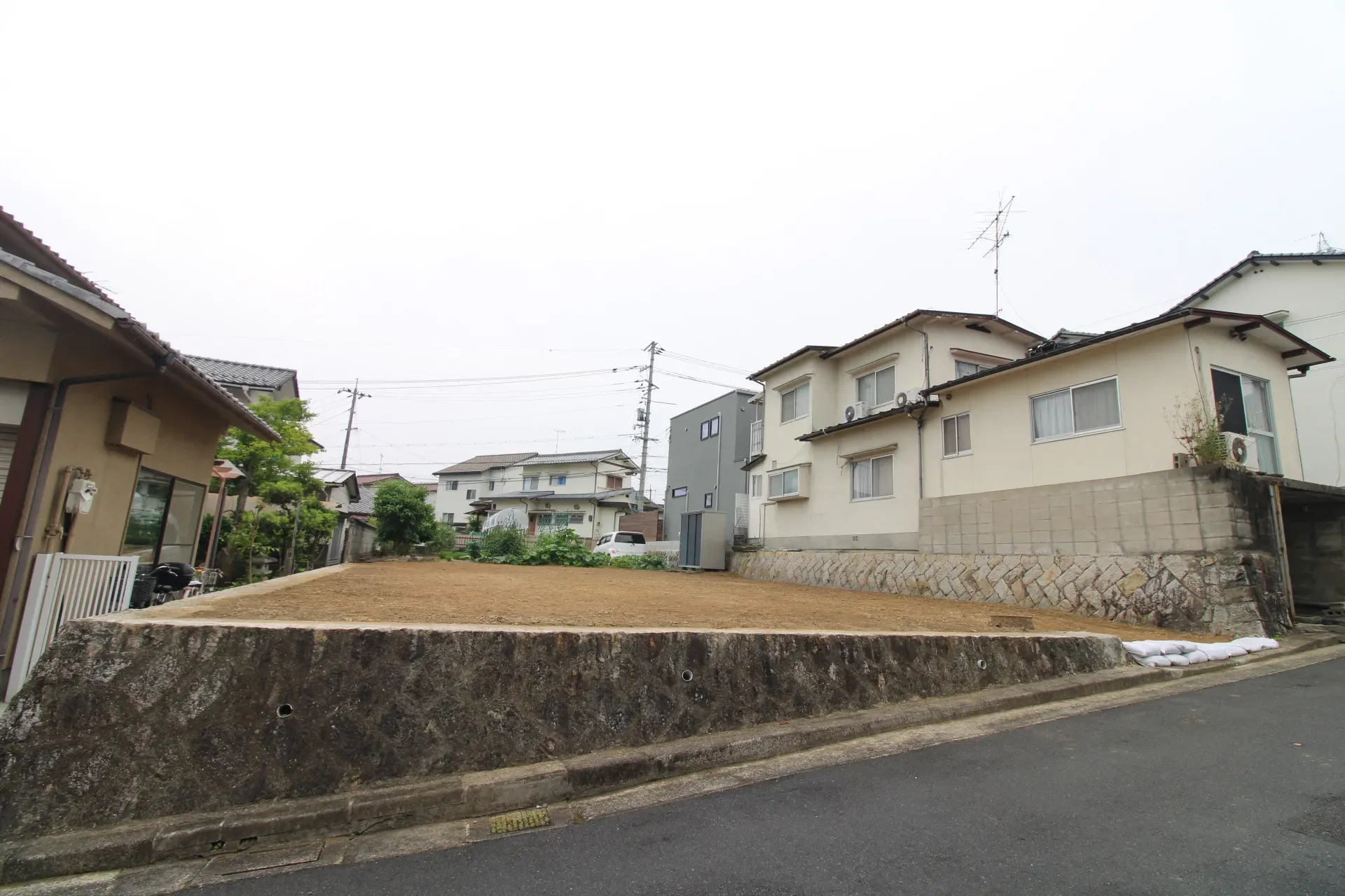 前面道路から見た宅地