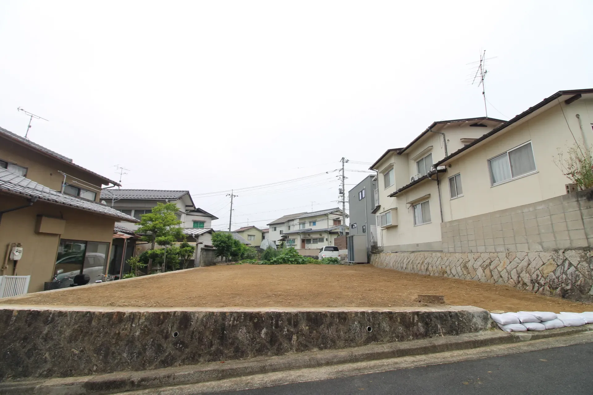 前面道路から見た宅地