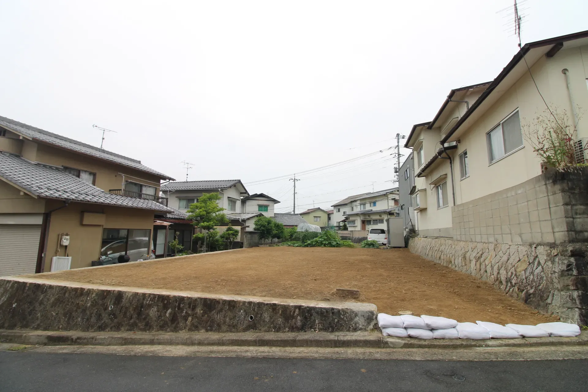 前面道路から見た宅地