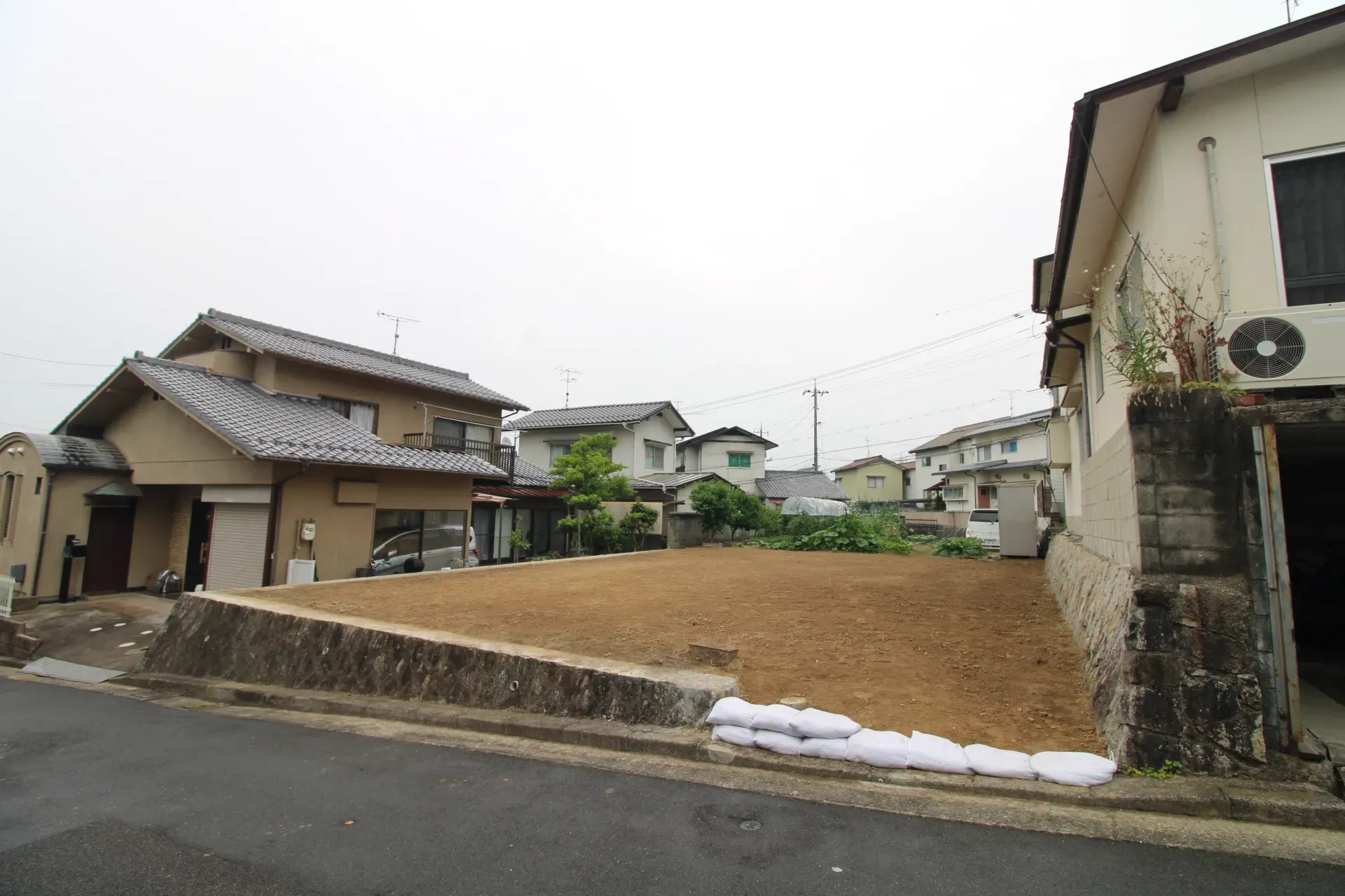 前面道路から見た宅地