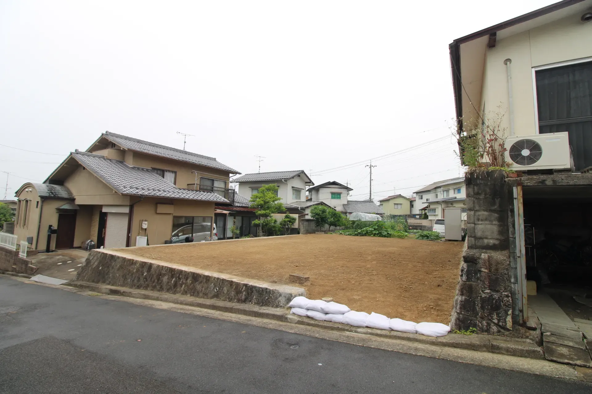 前面道路から見た宅地