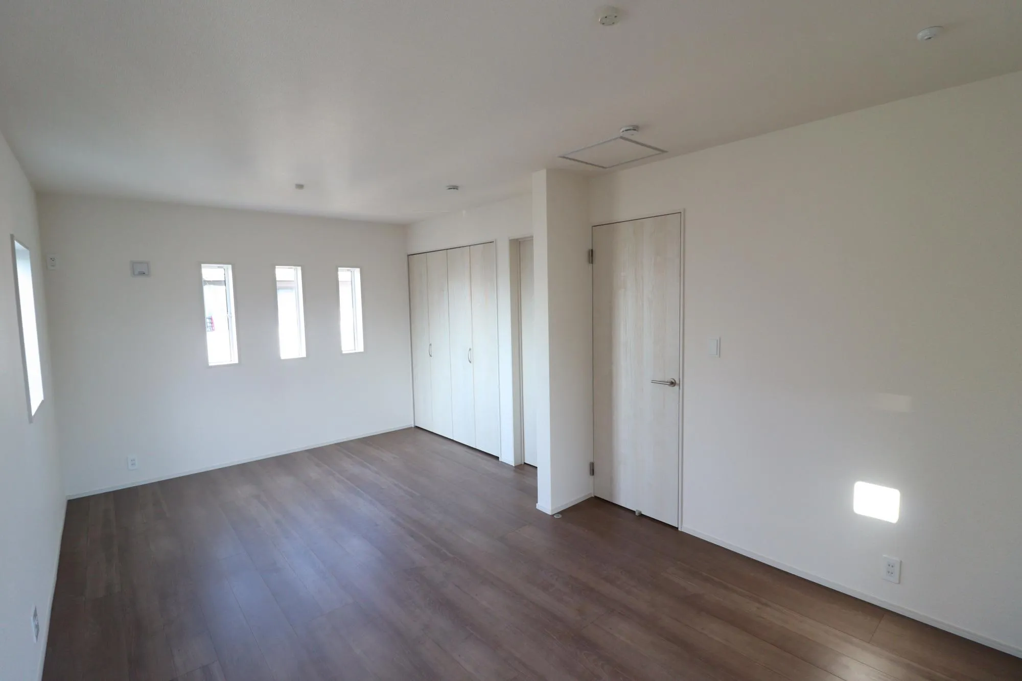 【2号棟/2階洋室(10.5帖)】