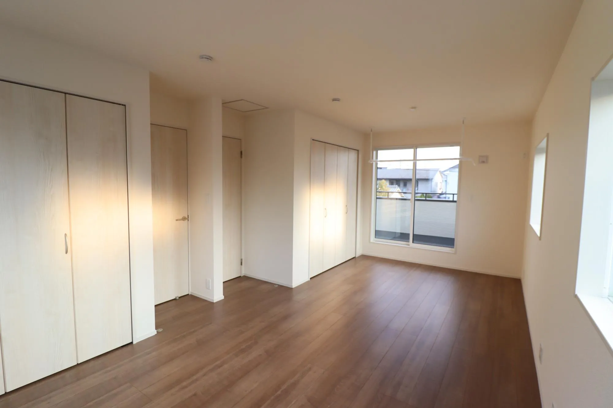 【4号棟/2階洋室(10.25帖)】