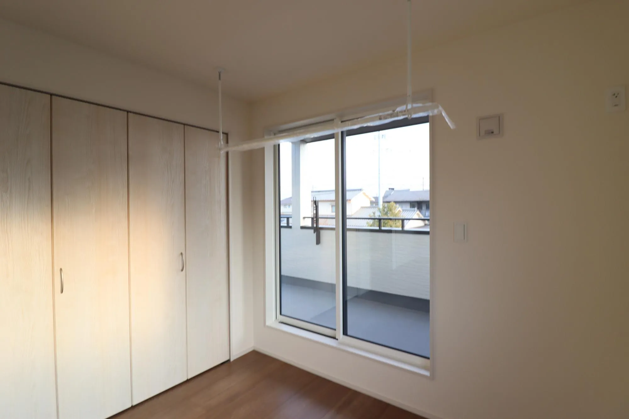 【4号棟/2階洋室(10.25帖)】