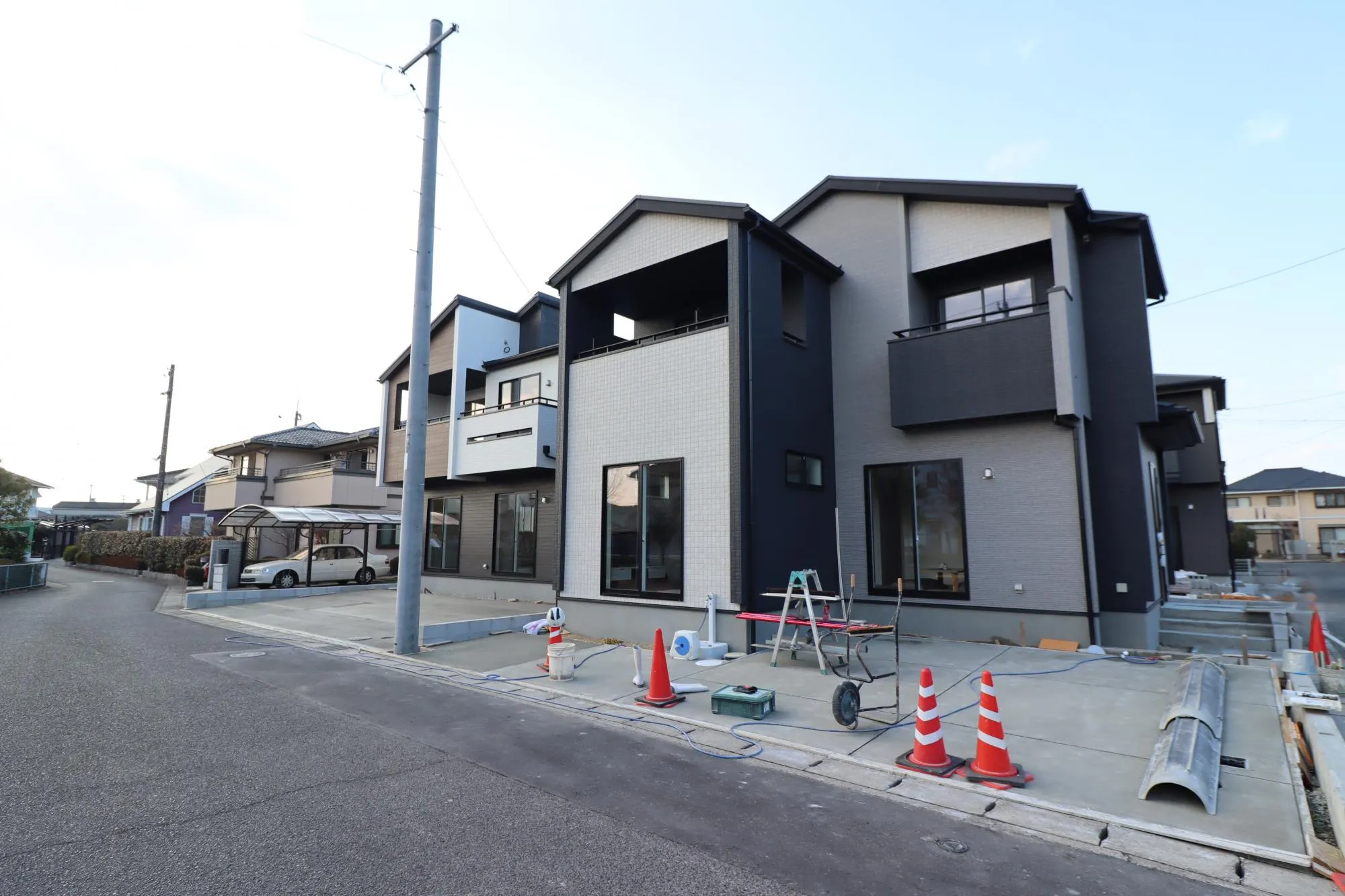 【外観写真/左:4号棟/右:3号棟】