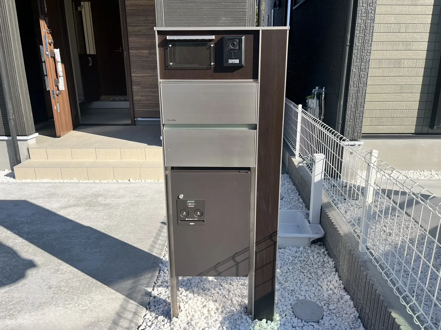 ☆1号棟　宅配ボックス付きポスト☆