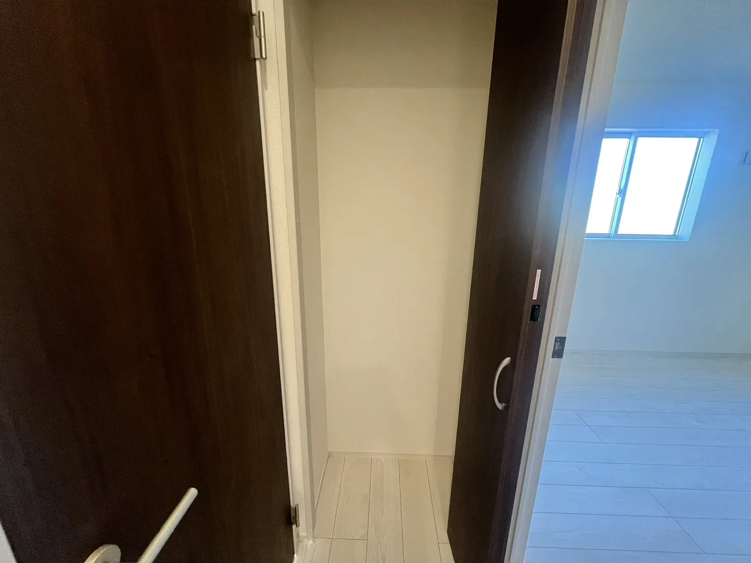 ☆1号棟　2階廊下収納☆