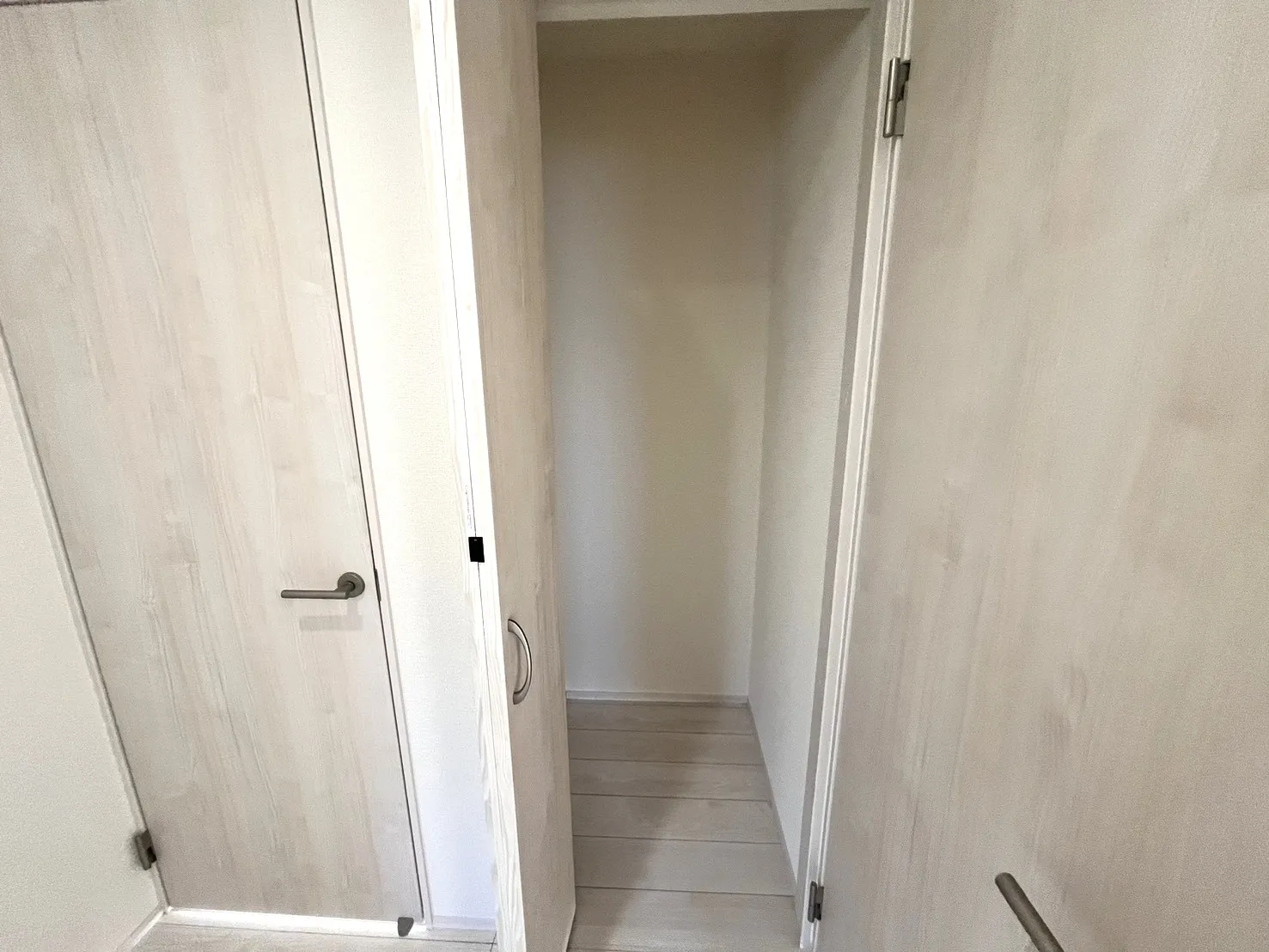 ☆2号棟　2階廊下収納☆