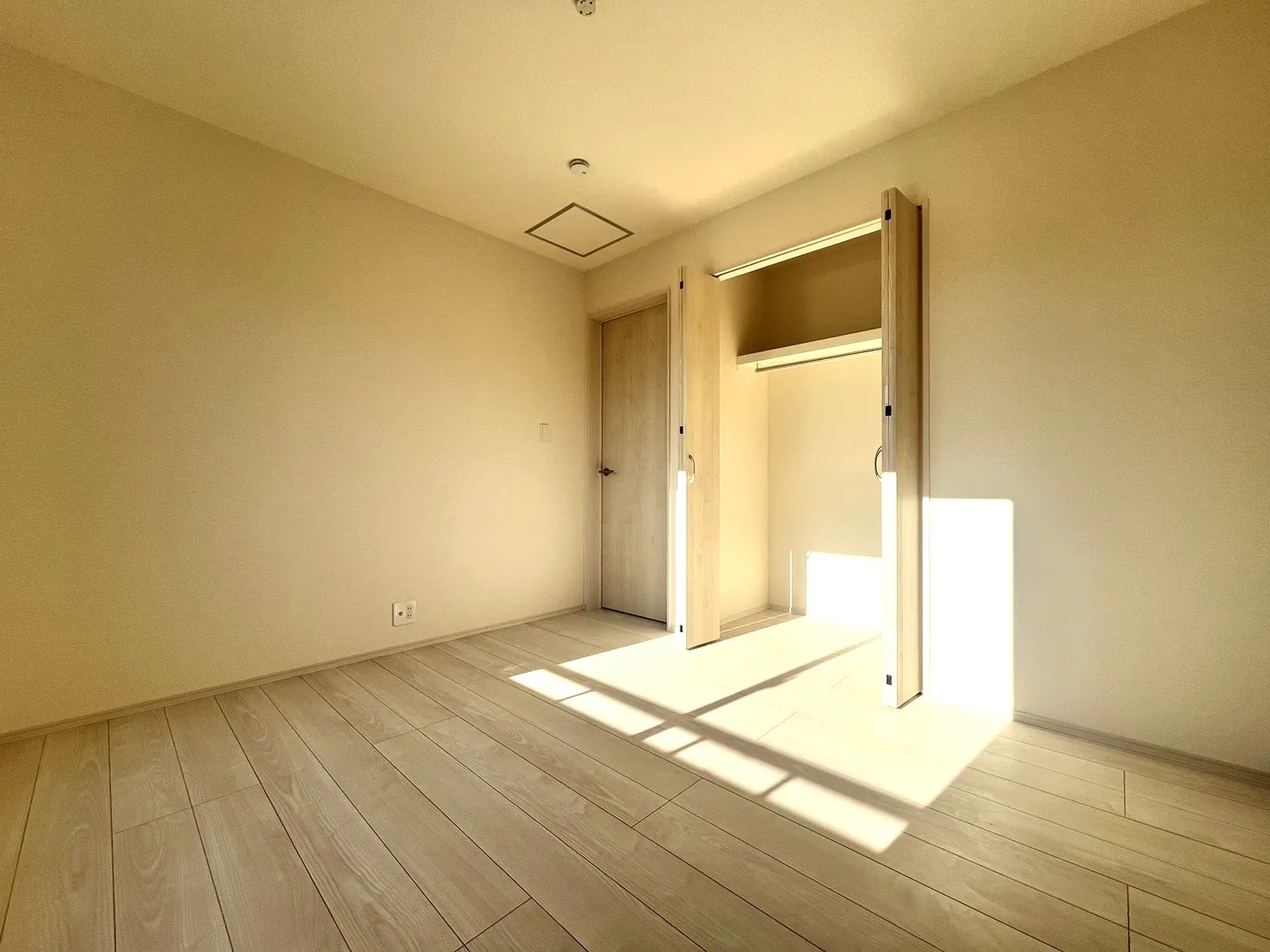 ☆2号棟　南側洋室5.25畳☆