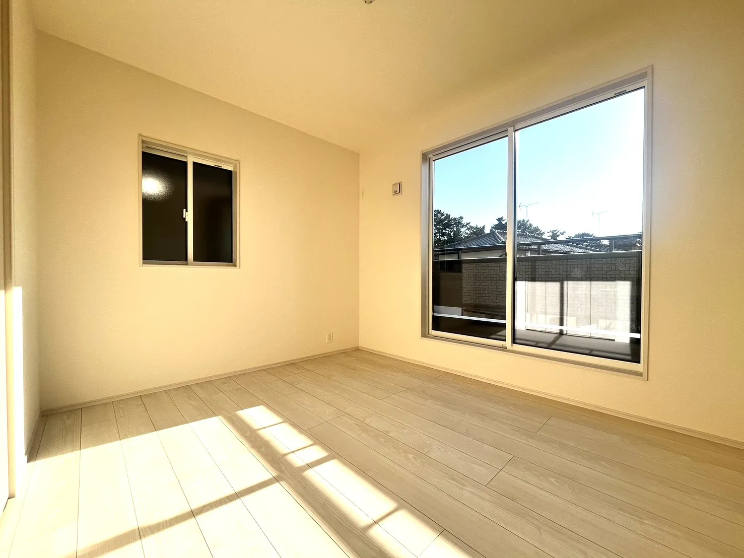 ☆2号棟　南側洋室5.25畳☆