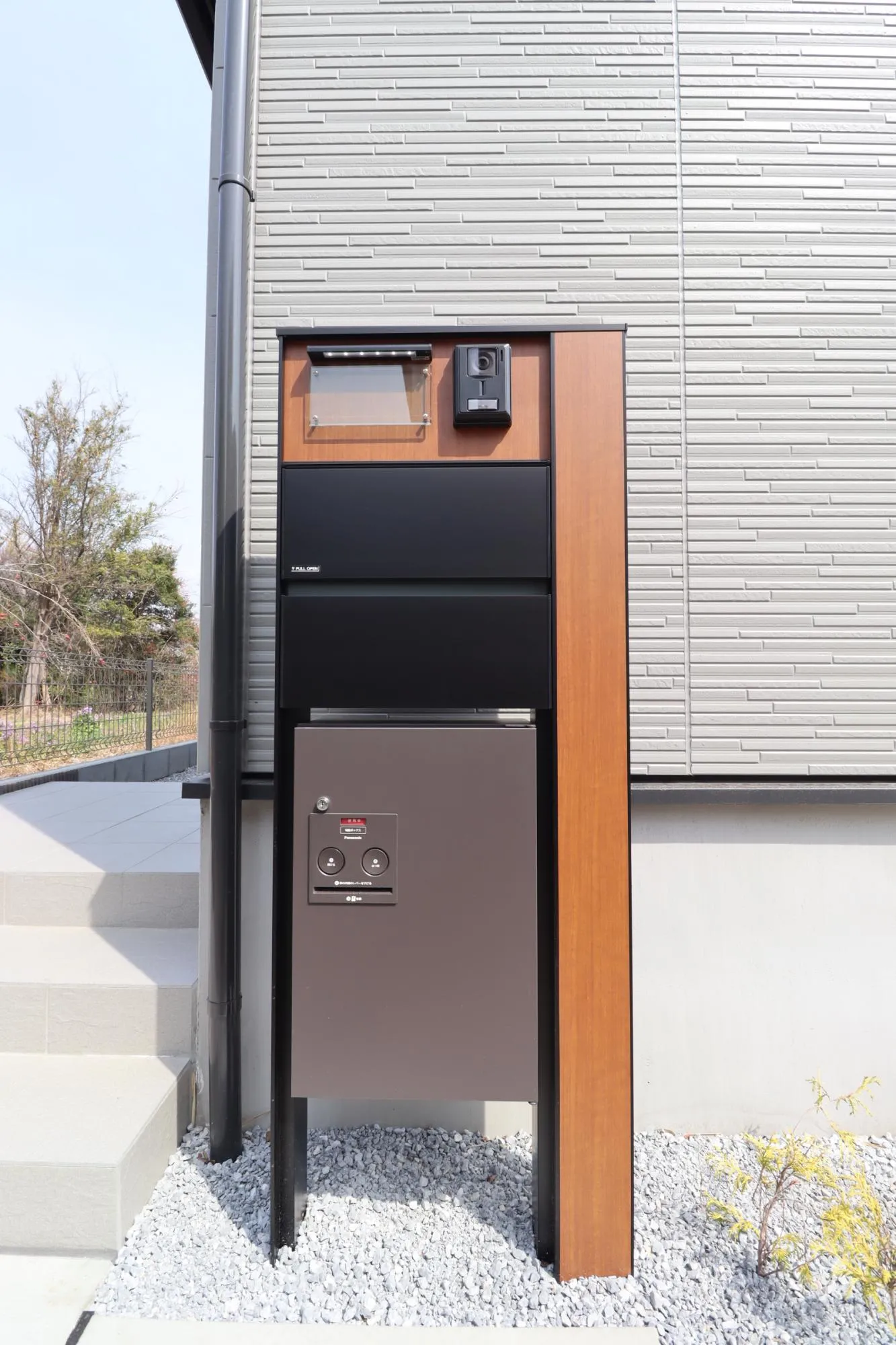 1号棟　宅配ボックス付きポスト