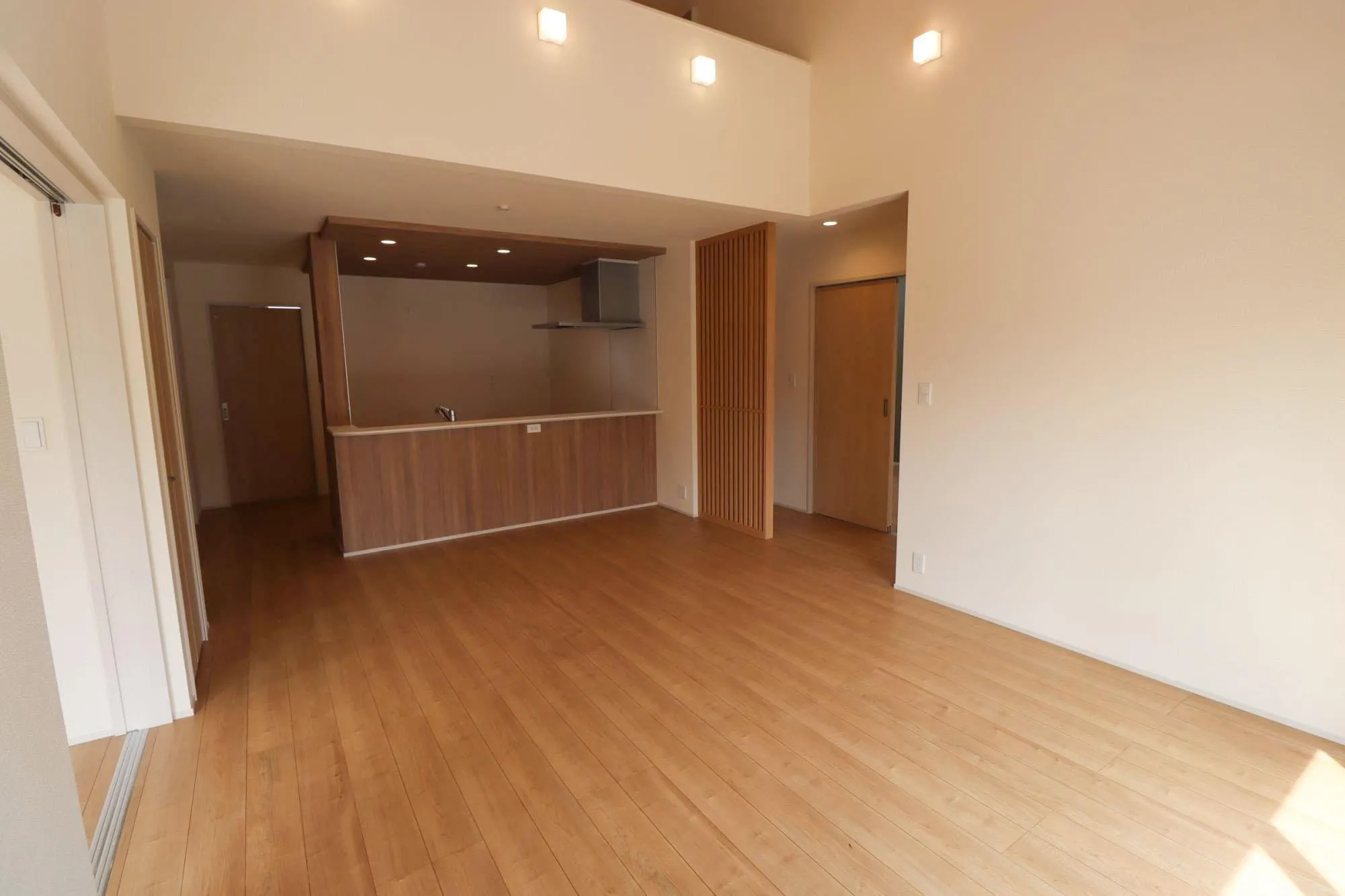 1号棟　リビングダイニングキッチン
18.5帖