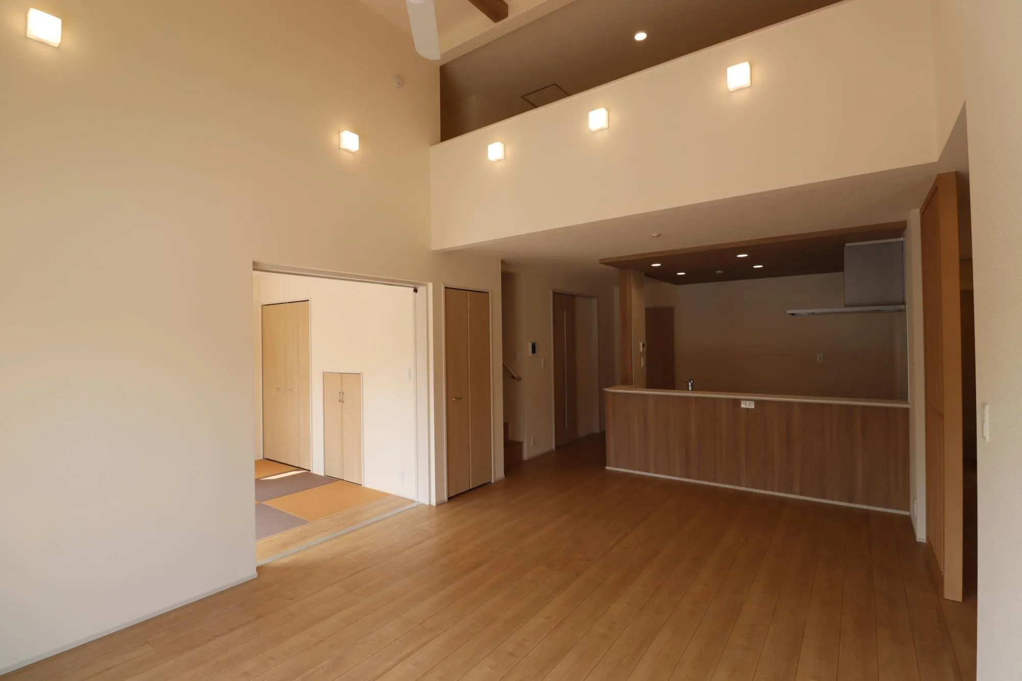 1号棟　リビングダイニングキッチン
18.5帖