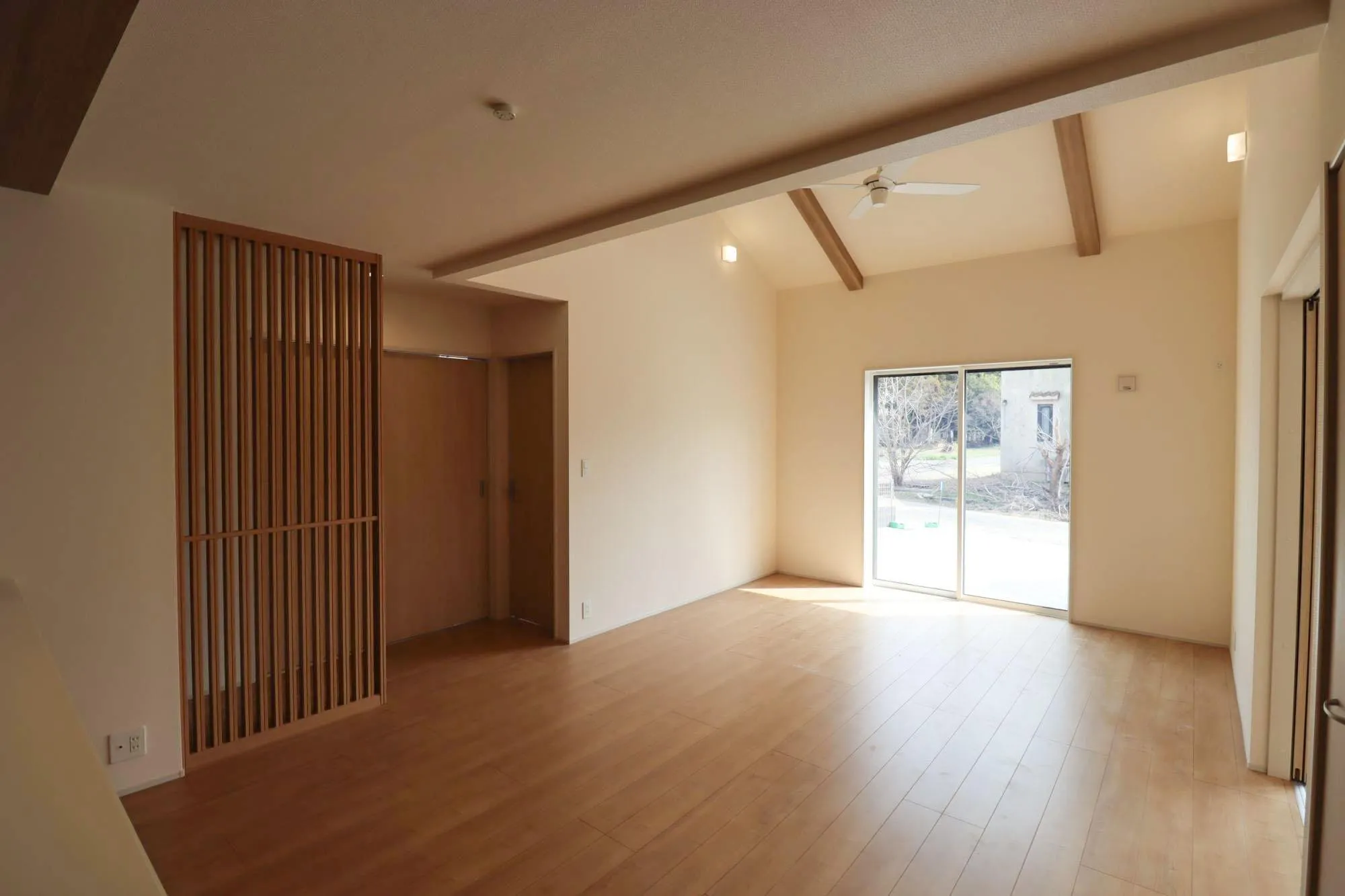 1号棟　リビングダイニングキッチン
18.5帖