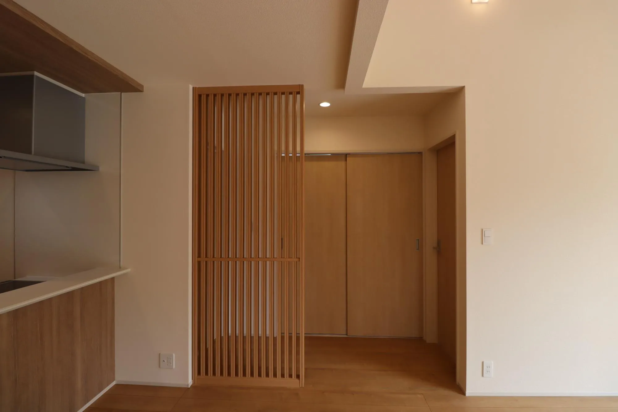 1号棟　格子間仕切り