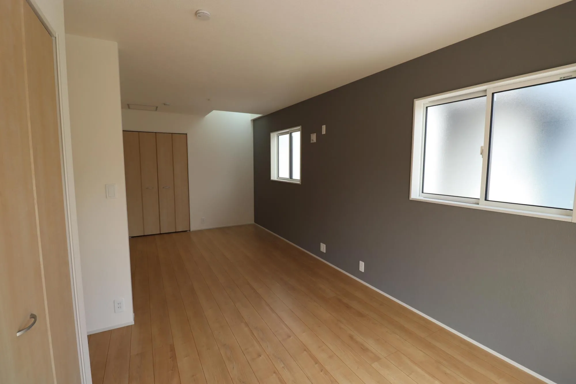 1号棟　寝室10.5帖
間仕切り壁設置で2部屋に変更可能
(別途有償オプション)