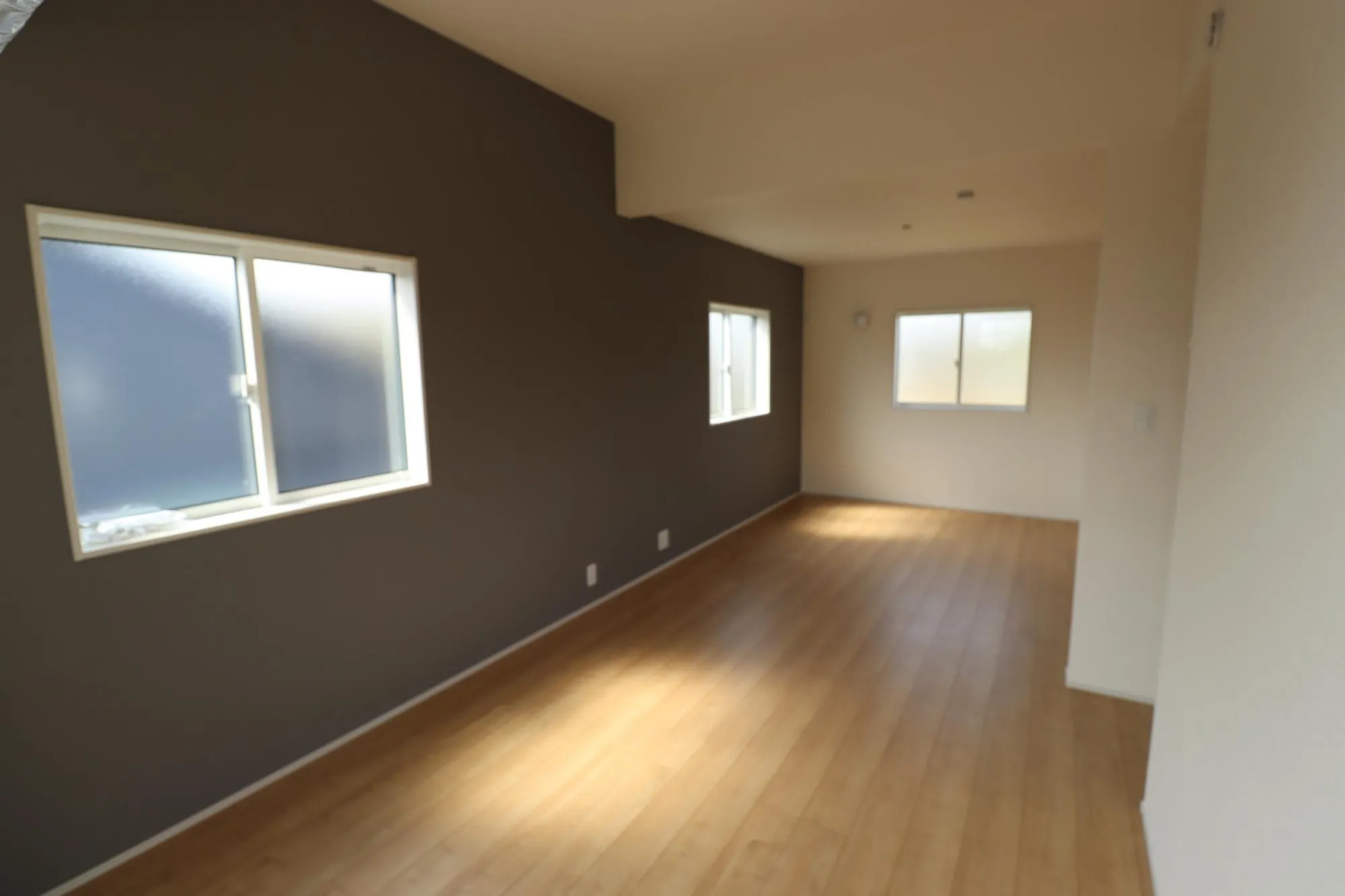 2号棟　寝室11.25帖
間仕切り壁設置で2部屋に変更可能
(別途有償オプション)