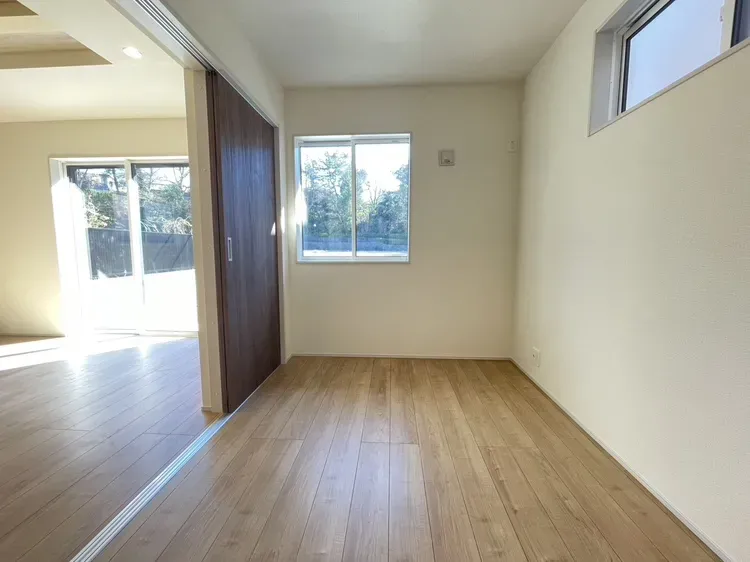 LDK続き間洋室　約4.3帖