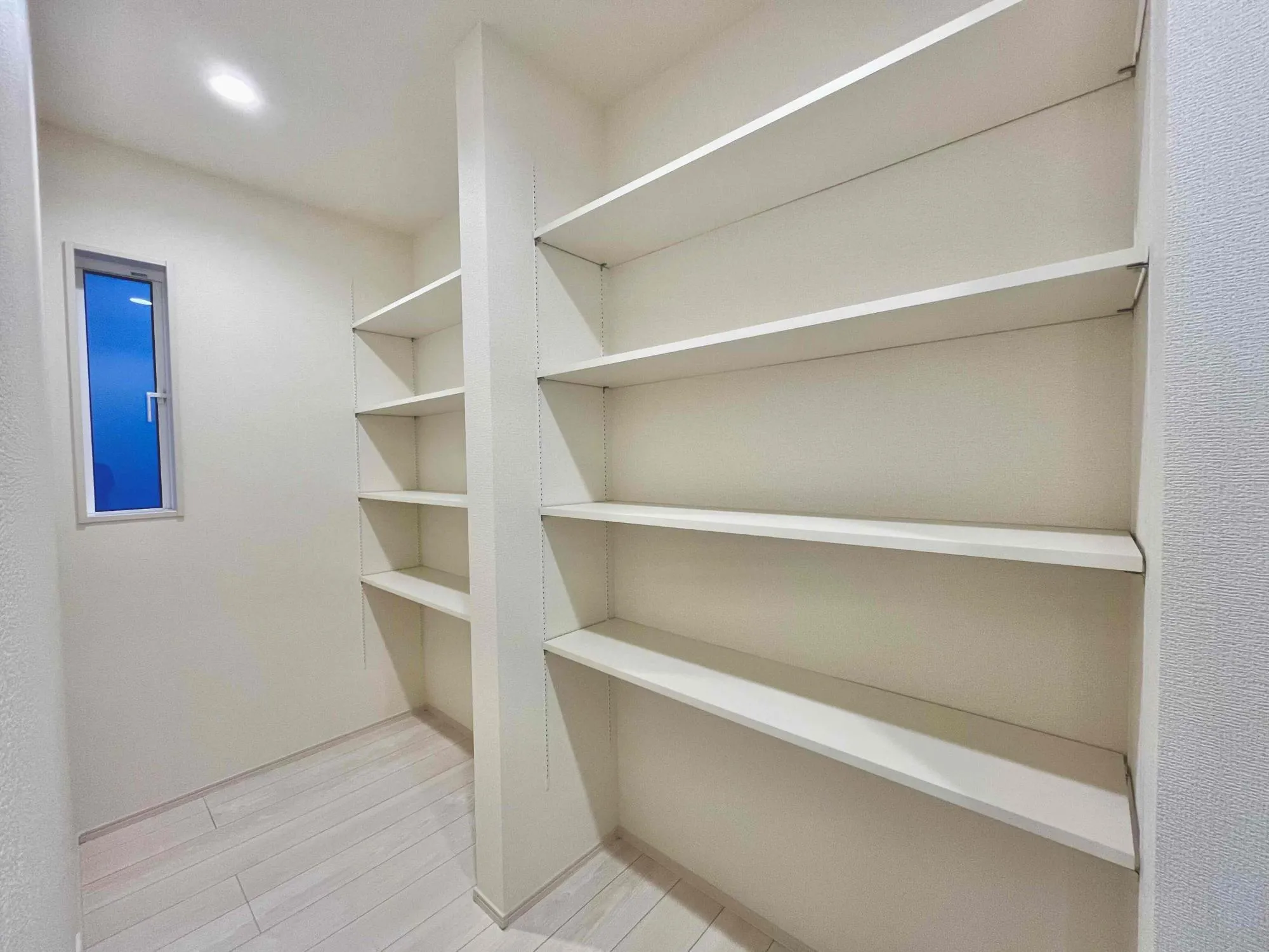 5号棟　パントリー