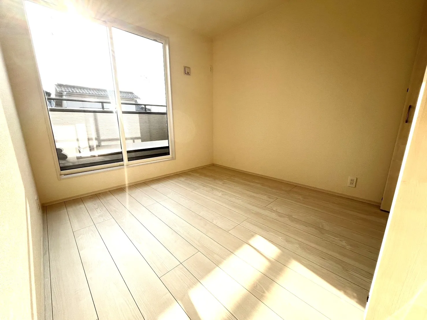 ☆2号棟　南東側洋室5.0畳☆