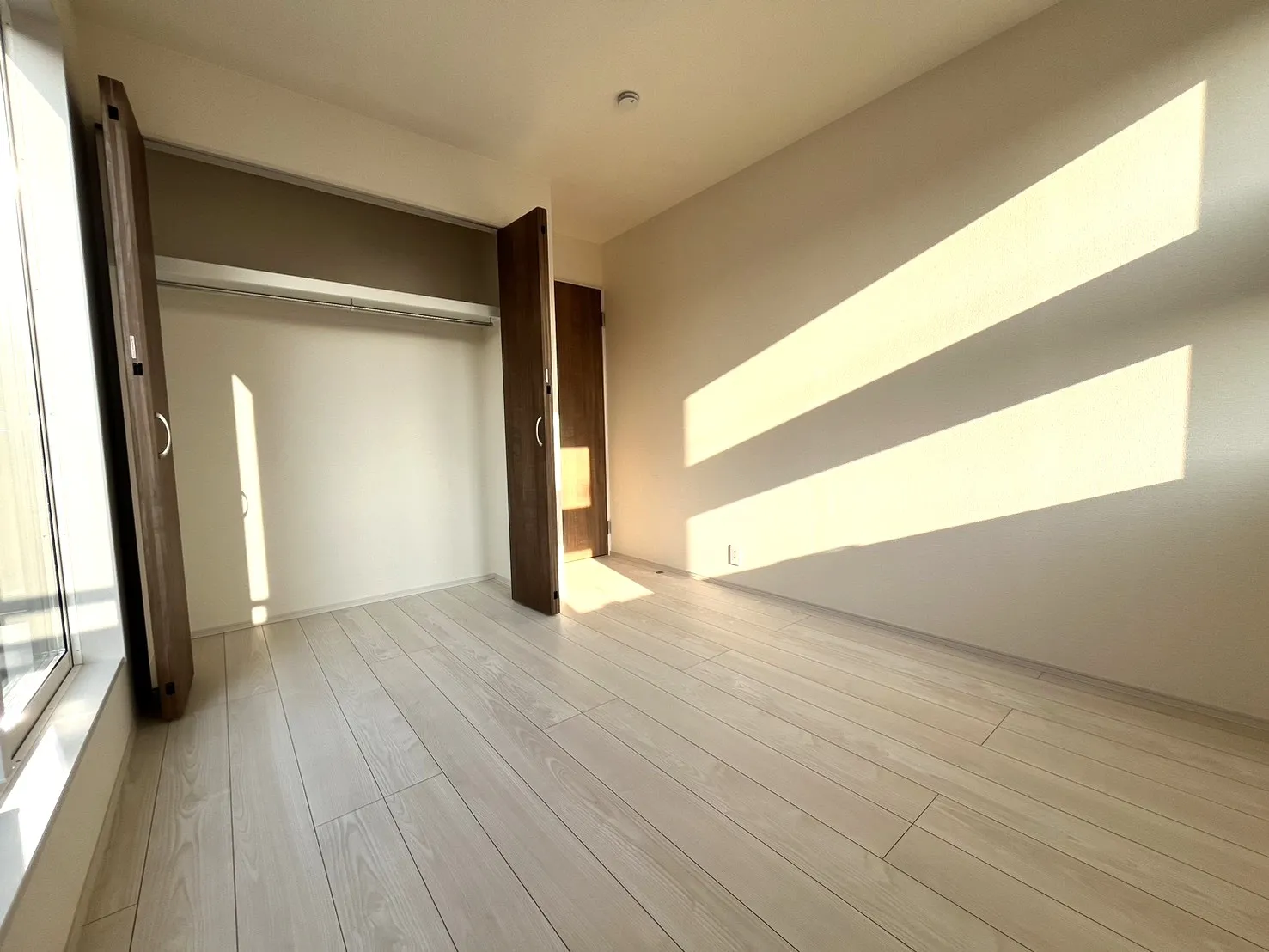 ☆3号棟　南西側洋室5.0畳☆