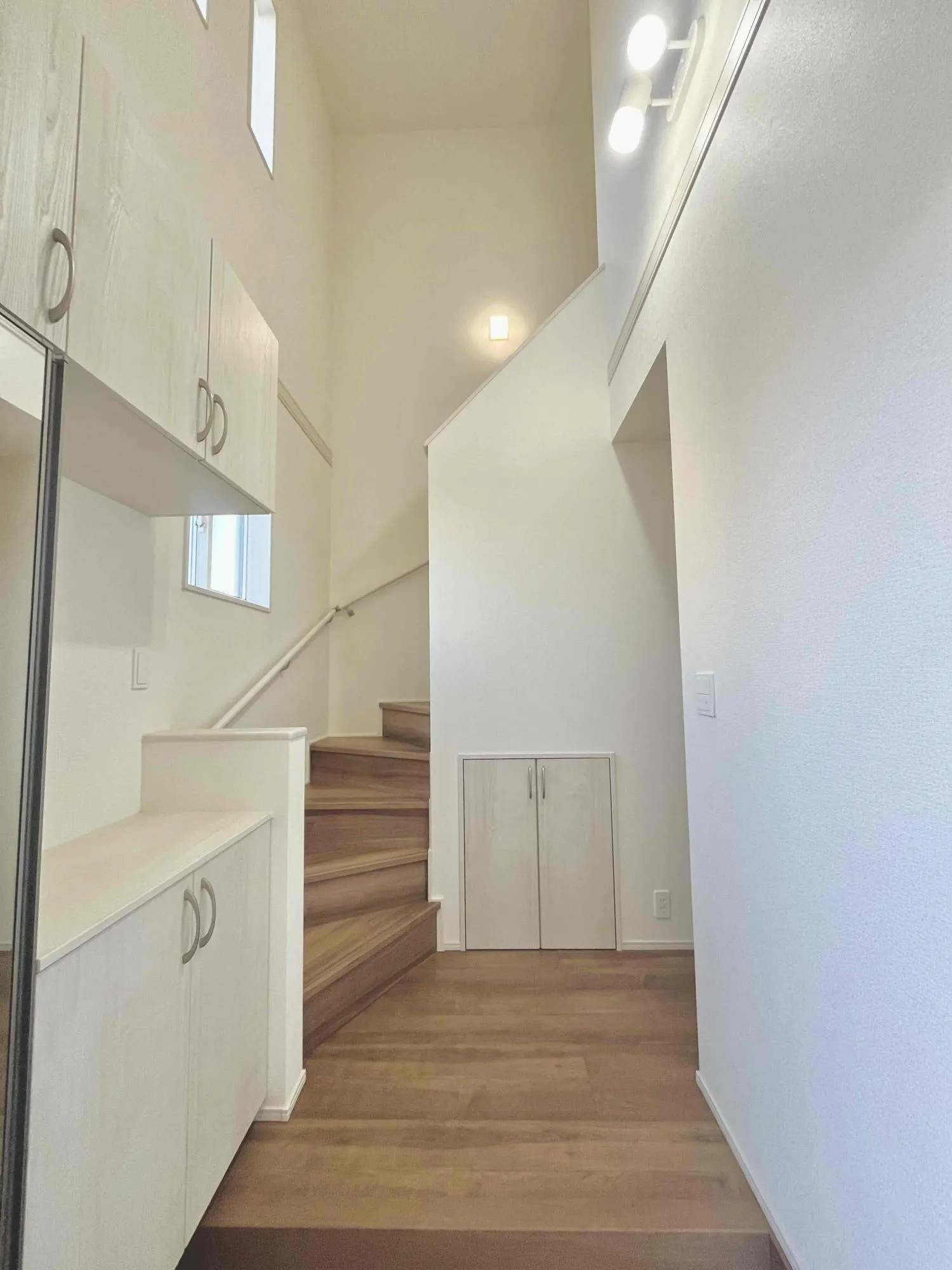 2号棟 玄関吹き抜け