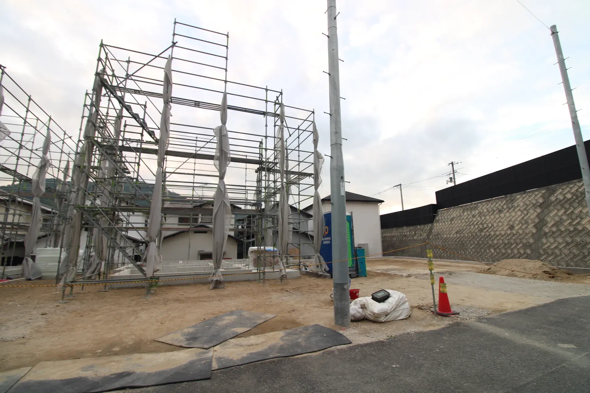 前面道路から見た宅地