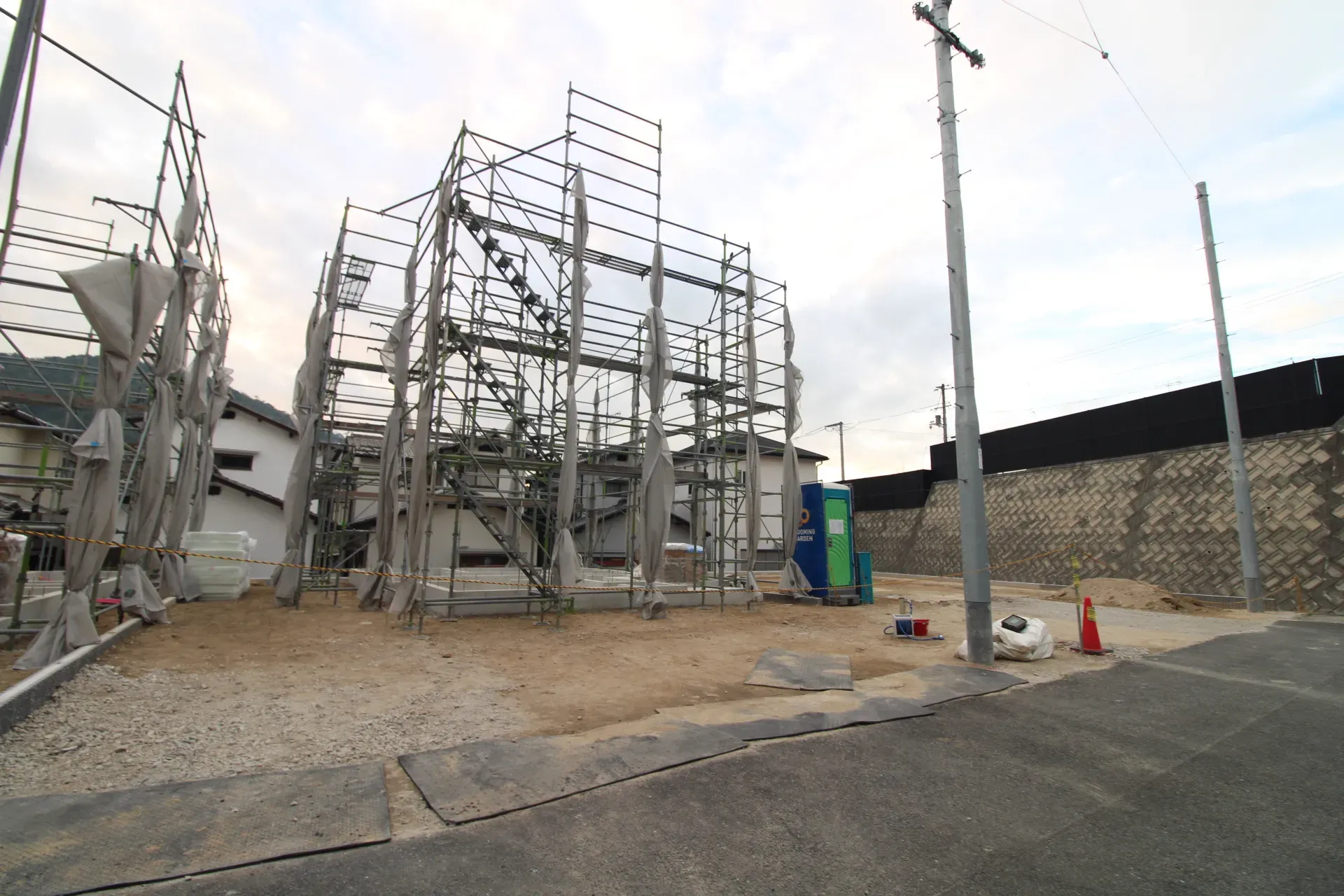 前面道路から見た宅地