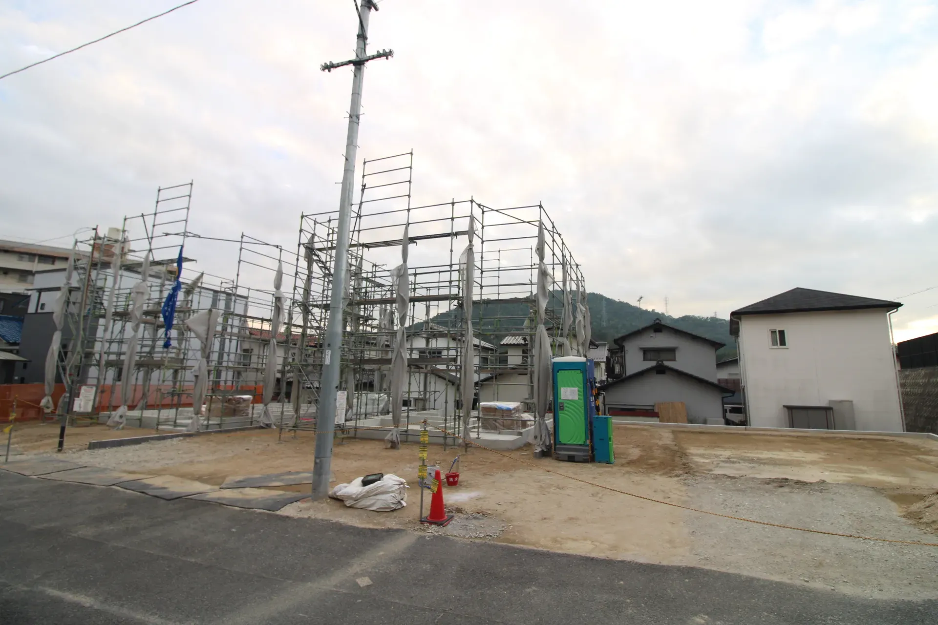 前面道路から見た宅地