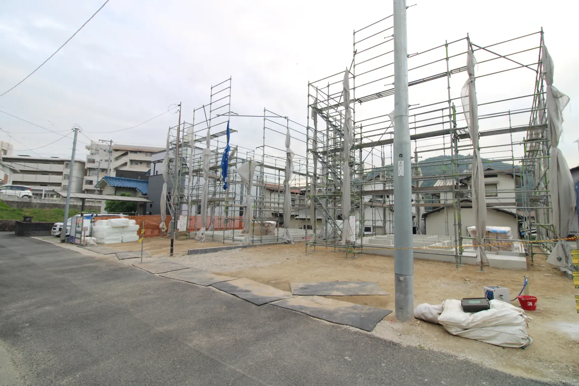 前面道路から見た宅地