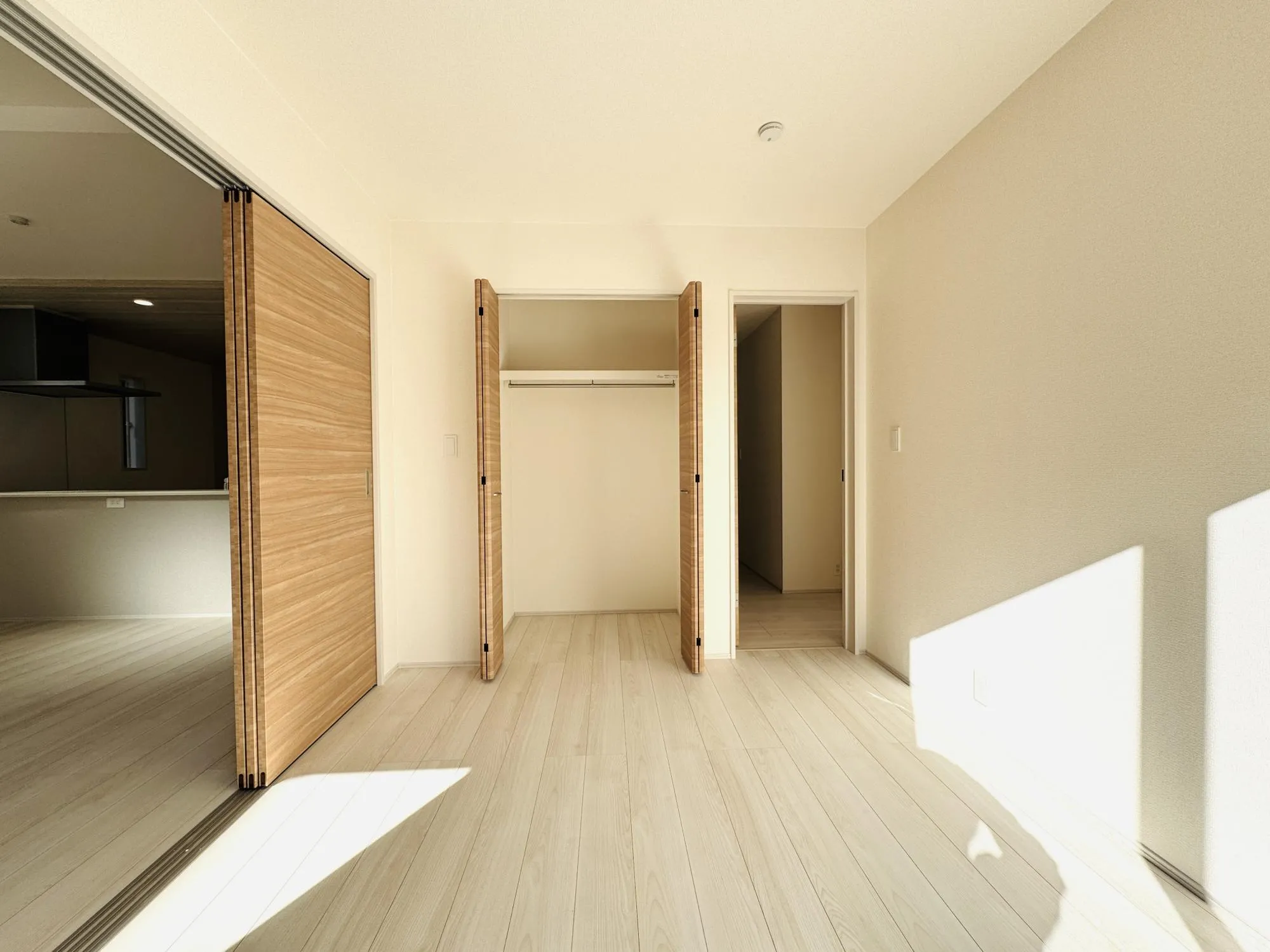 【洋室5.25帖(リビング続き間)】