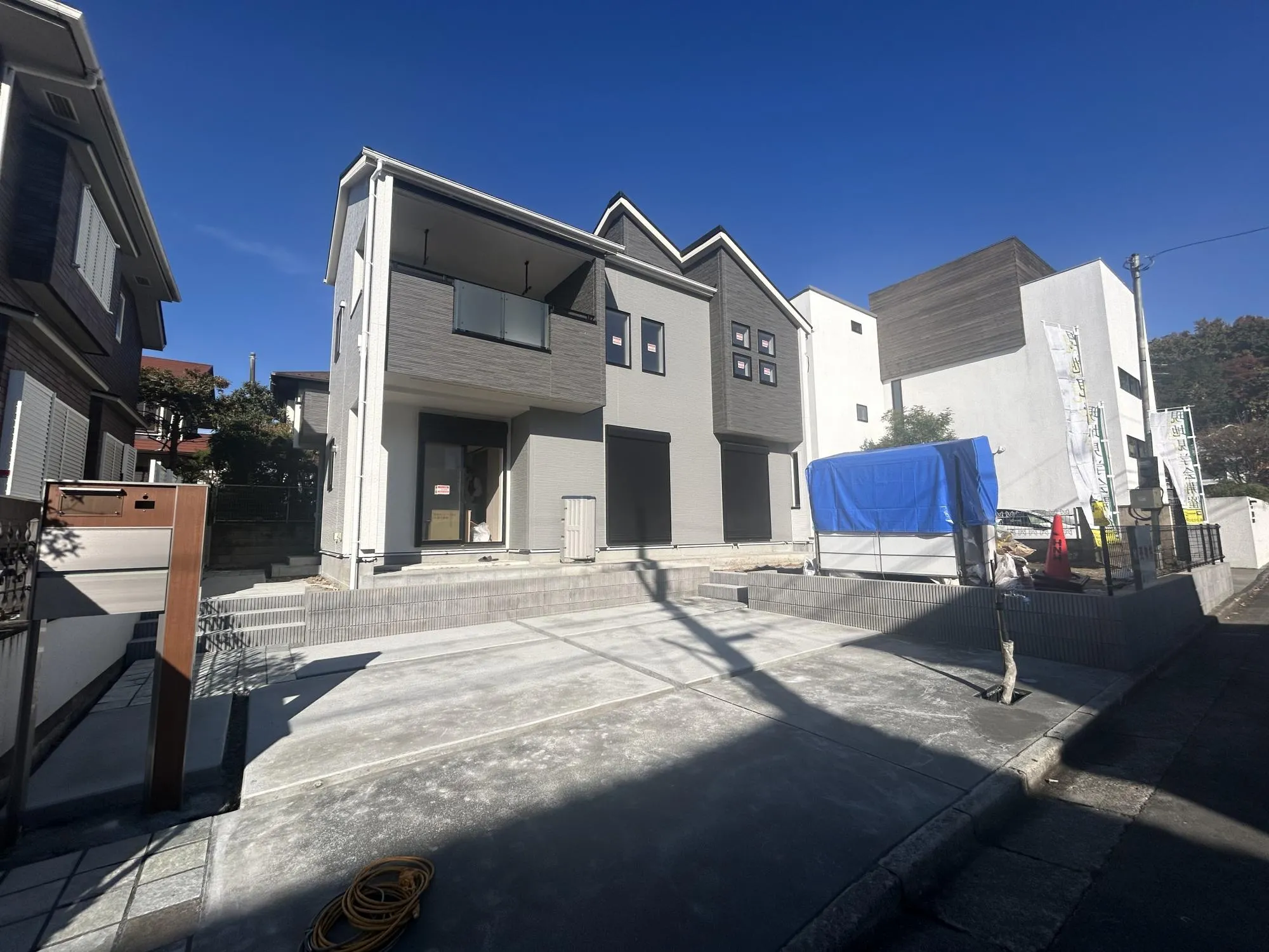 東急田園都市線，横浜市ブルーライン あざみ野駅までバス16分　王禅寺中央中学校前バス停まで徒歩7分