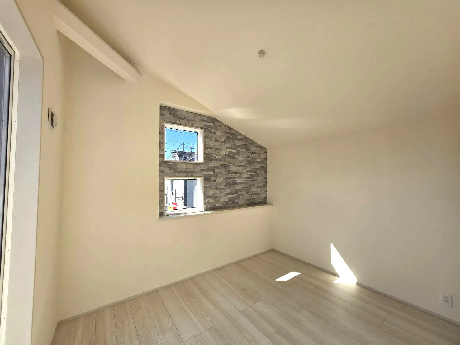 ◇2階部屋(勾配天井)