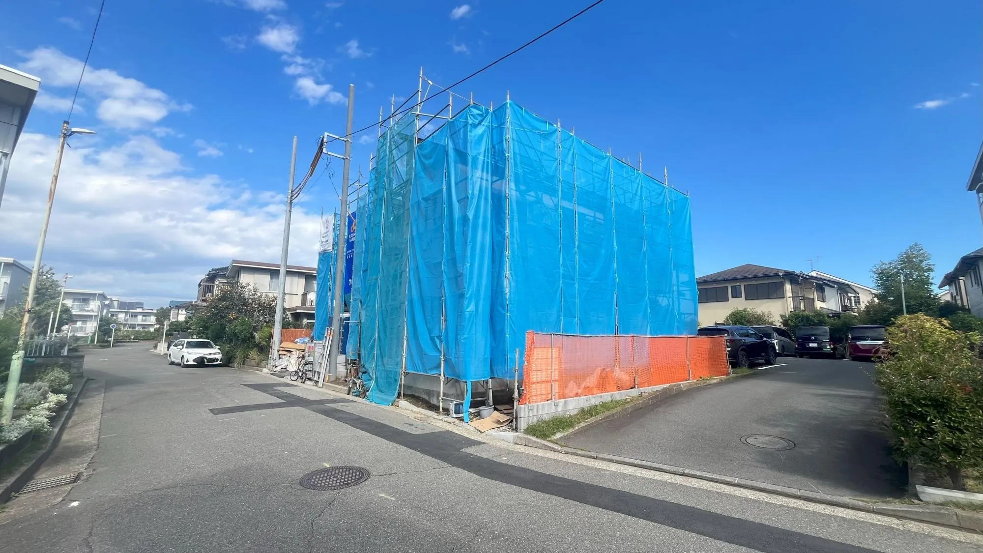 2号棟:1階は16.25畳のLDKと4.5畳の和室が隣接し広い空間を演出しております!