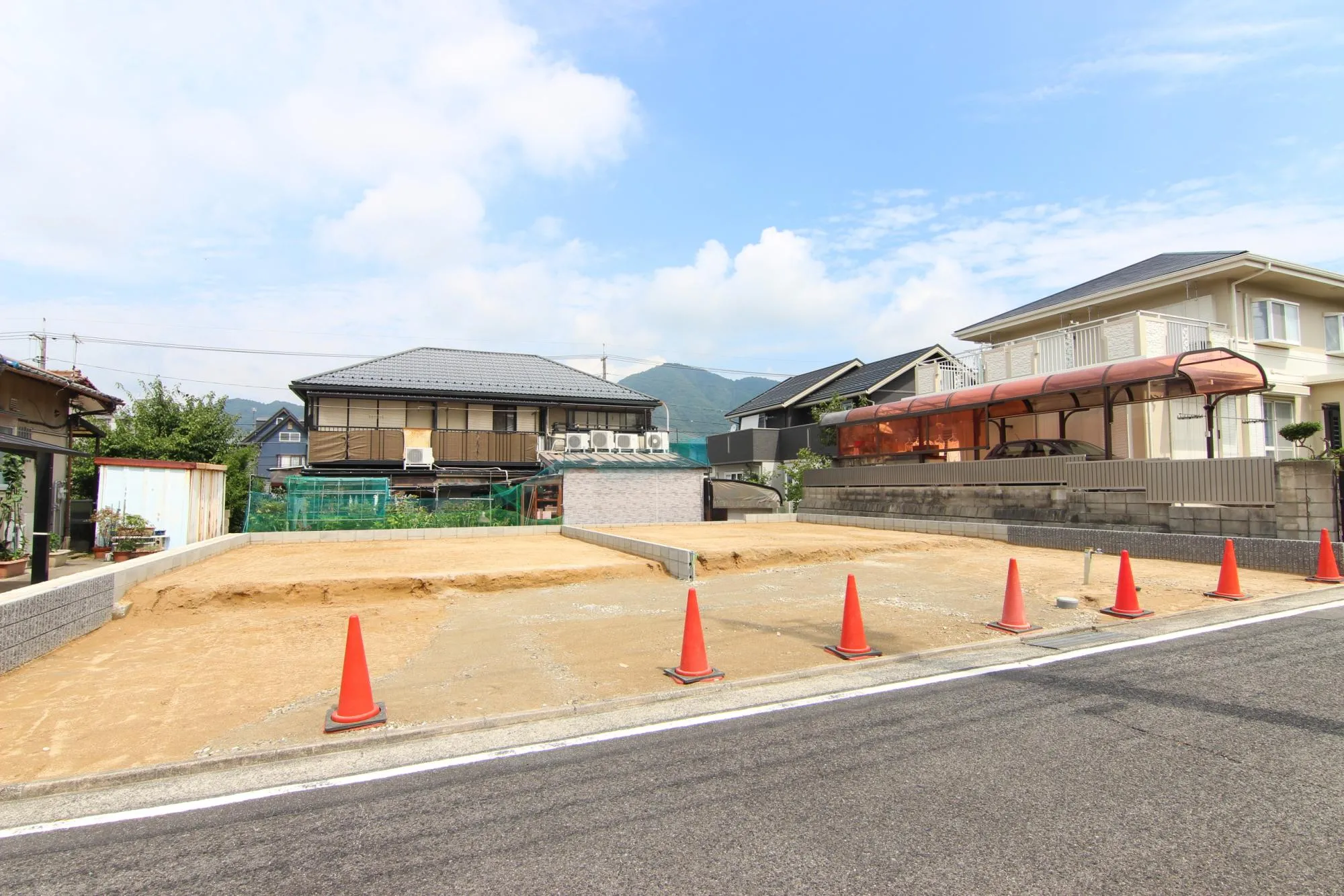 前面道路から見た宅地