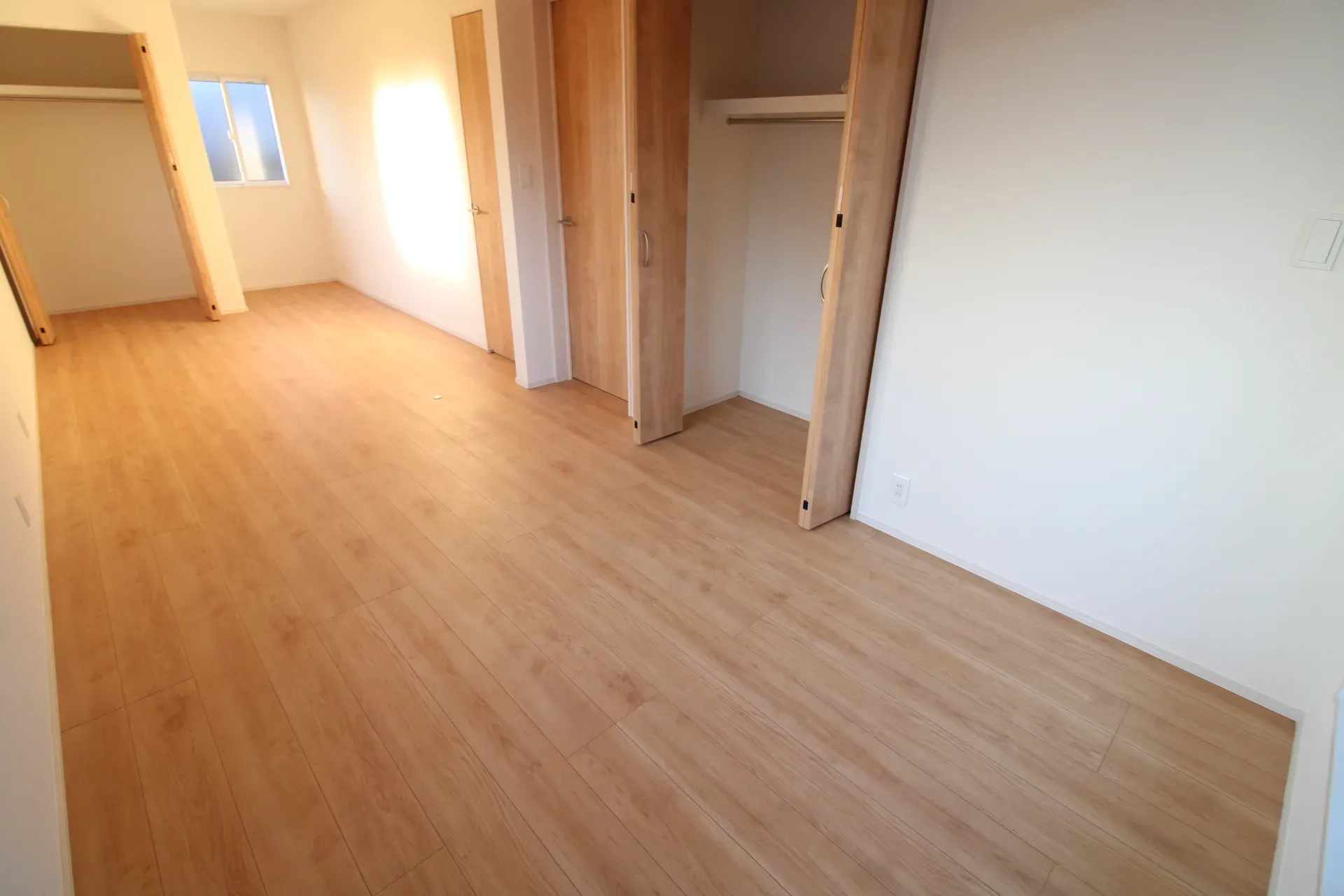 洋室(5.43帖+5.5帖)