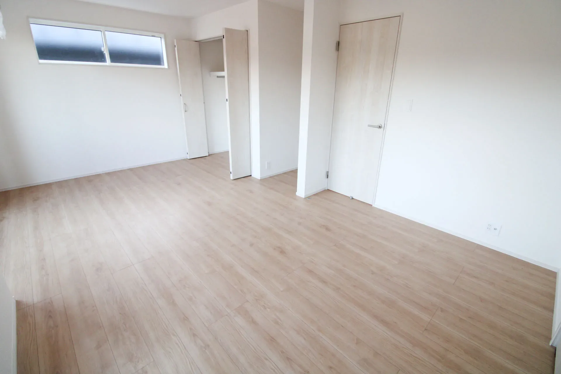 洋室(5.25帖+4.96帖)