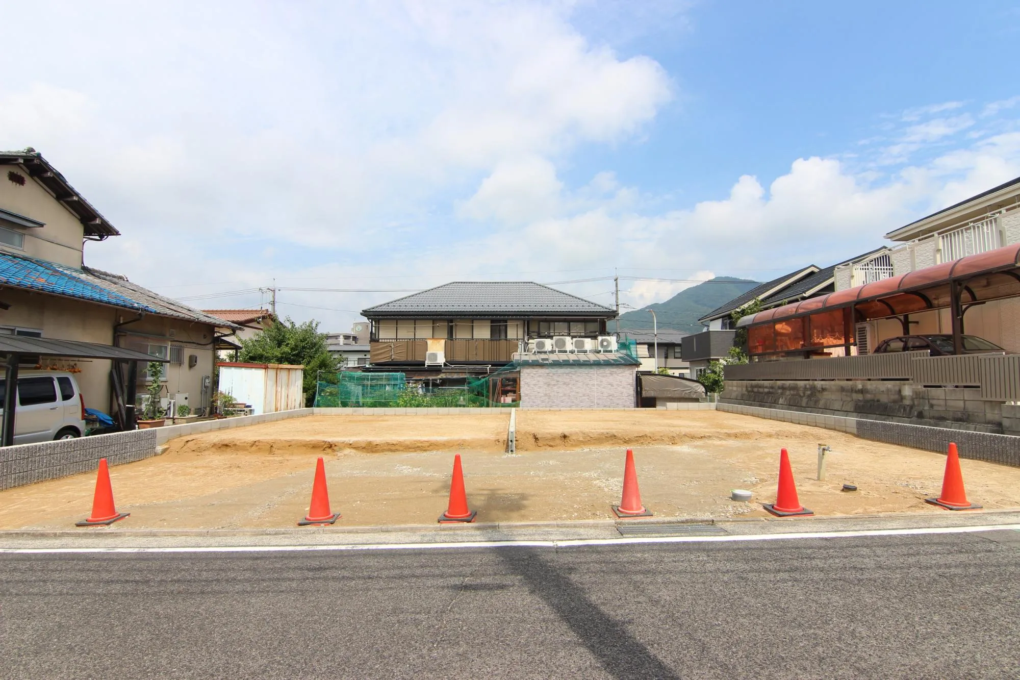 前面道路から見た宅地