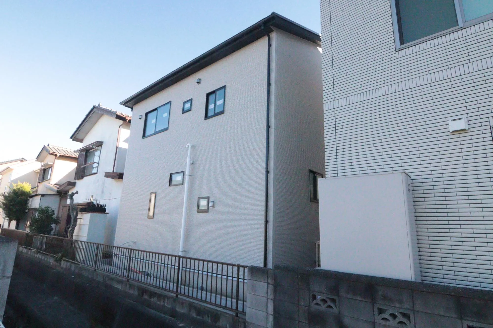 建物裏側からの外観12月26日現在