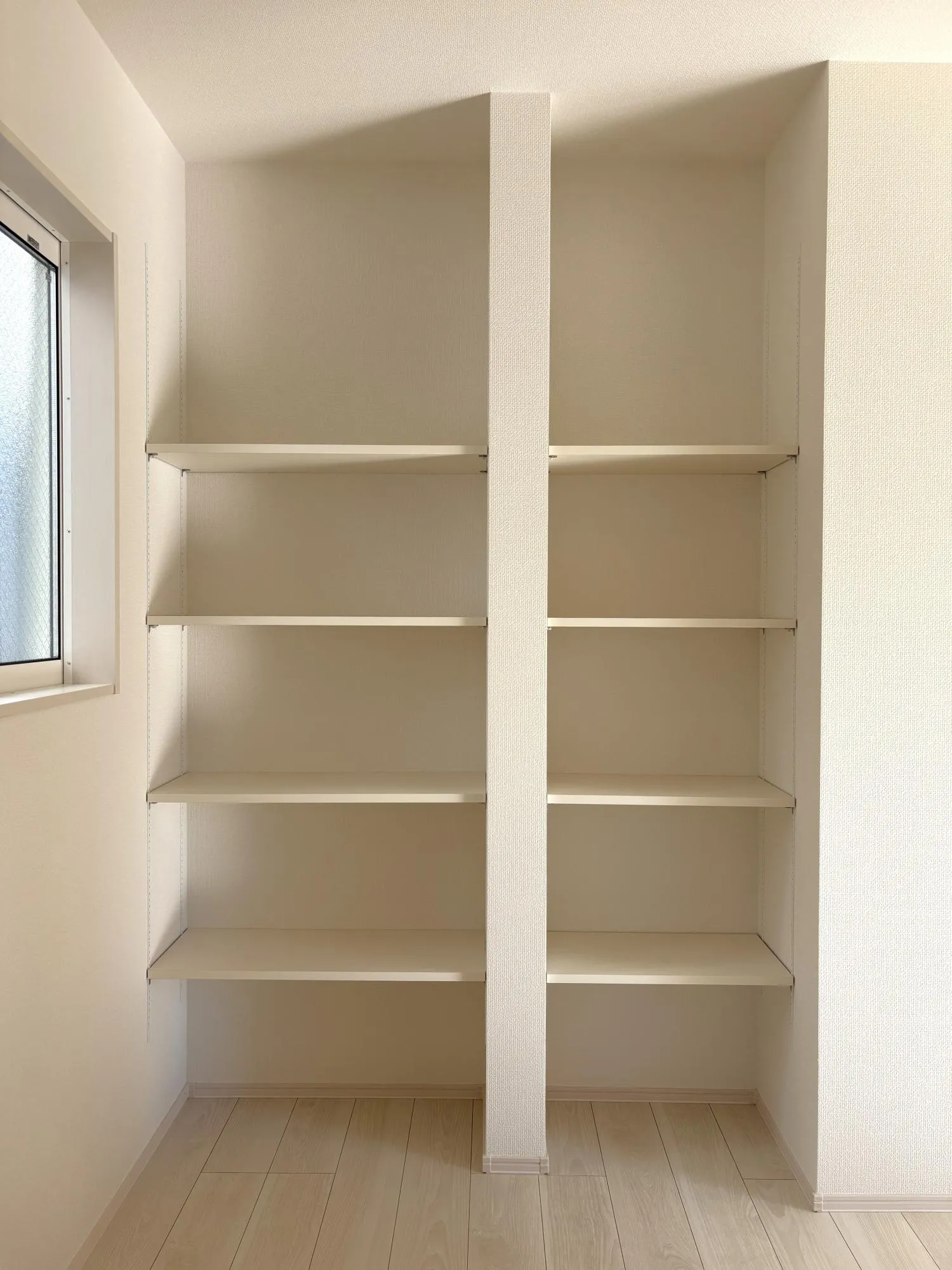 キッチン横収納(1号棟)