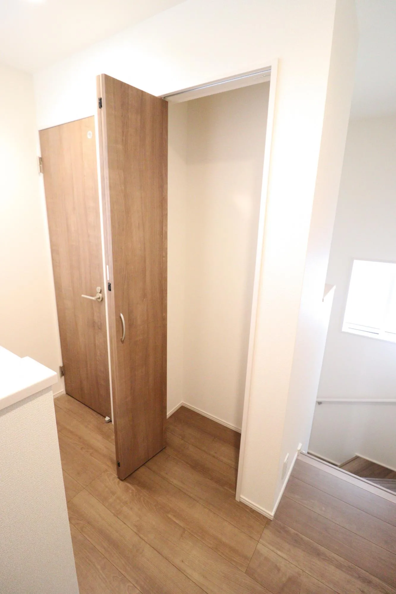 【1号棟/2階通路収納】