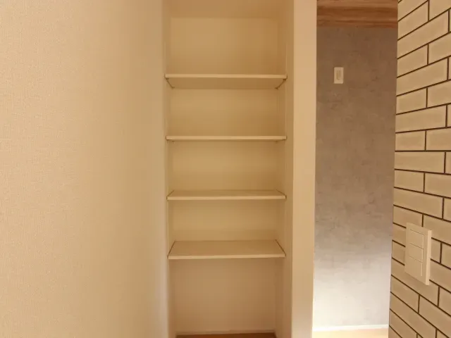 キッチン横可動棚　1号棟