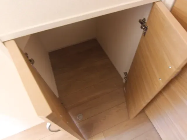 1階廊下収納　1号棟