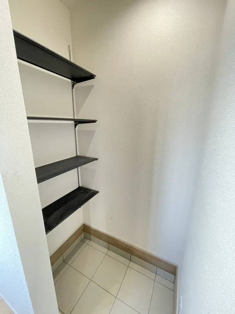 2号棟　玄関土間収納