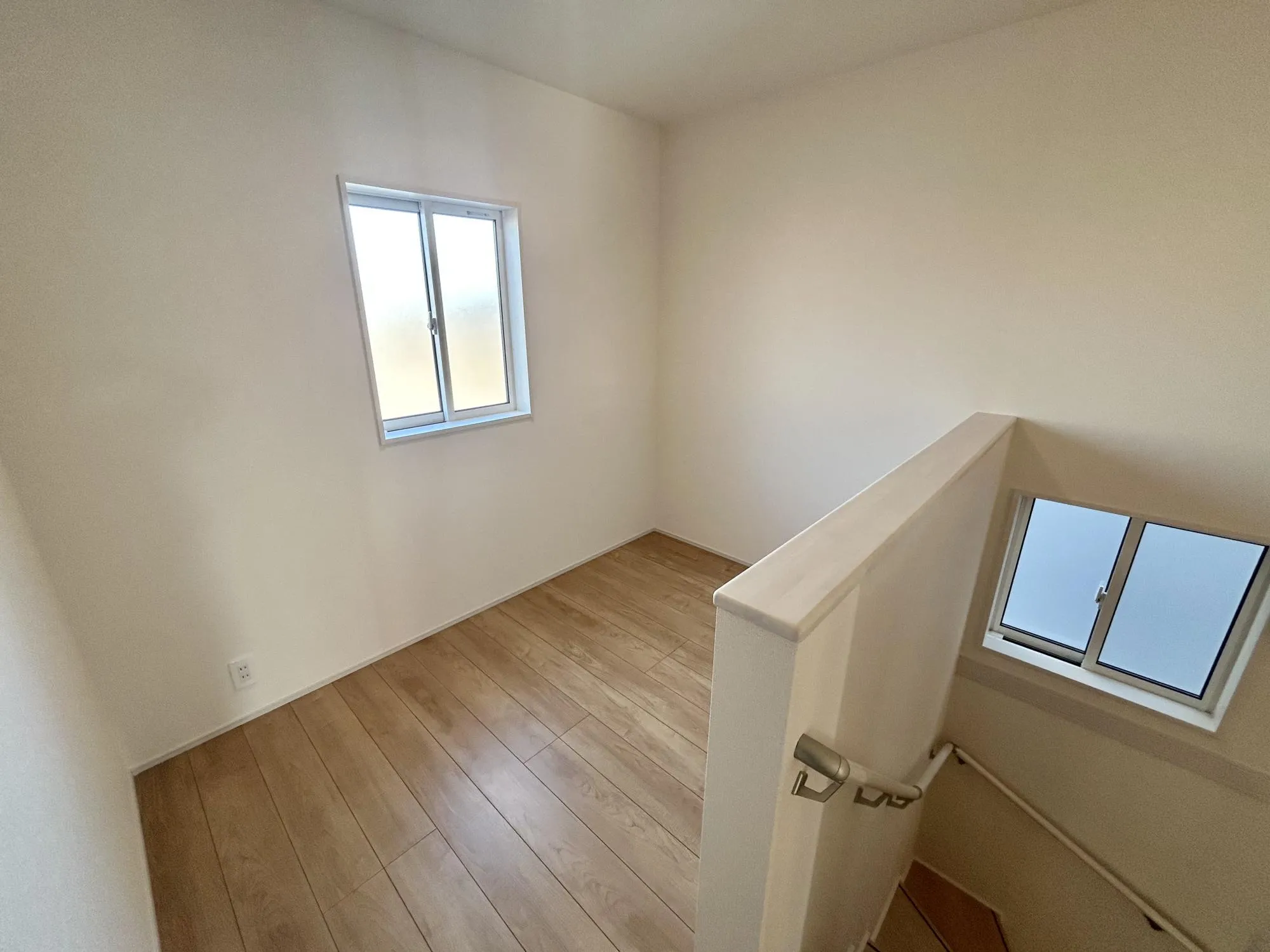 2号棟　コンセント付きで掃除機や物置等に使用可能◎