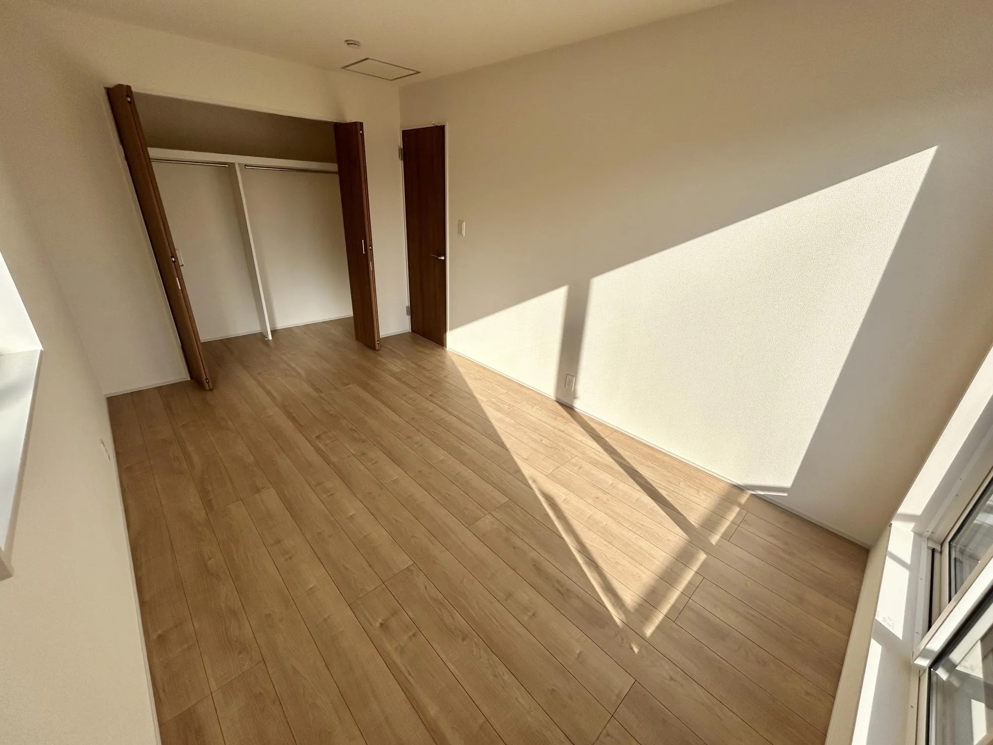 2号棟5.25帖　クローゼットは全居室あるため、各部屋で荷物を整理できます◎