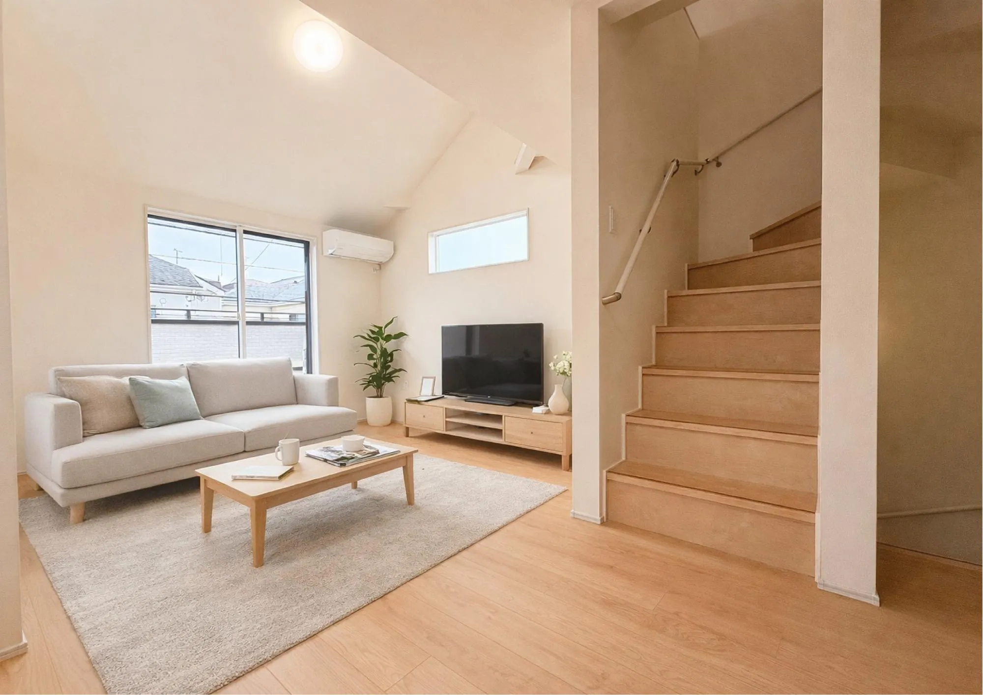 【1号棟】リビング
(※家具等をCGで加工しています。家具付き販売ではございません。)