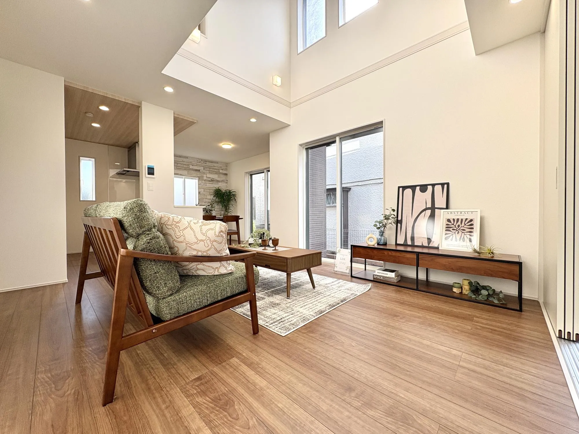 【1号棟/LDK(17.0帖)(家具付き販売ではございません。)】